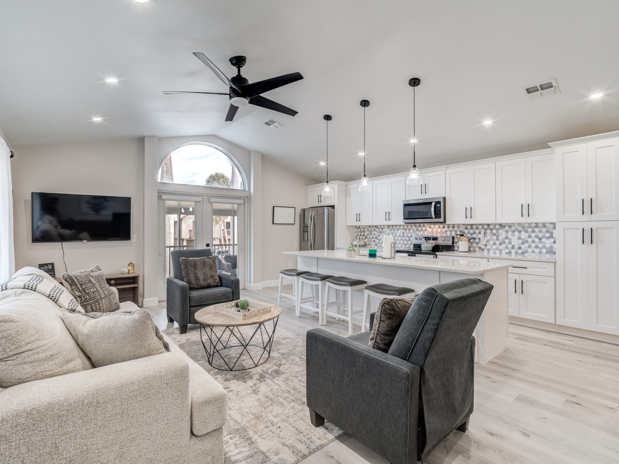 Island Paradise Walk to the Beach Heated Pool