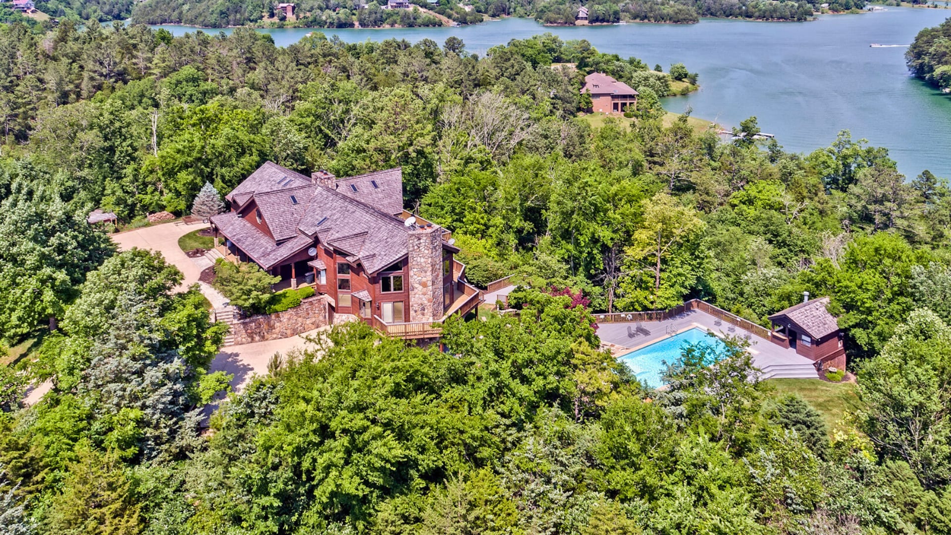 Douglas Lake Lodge — Sevierville, TN — vacation rental
