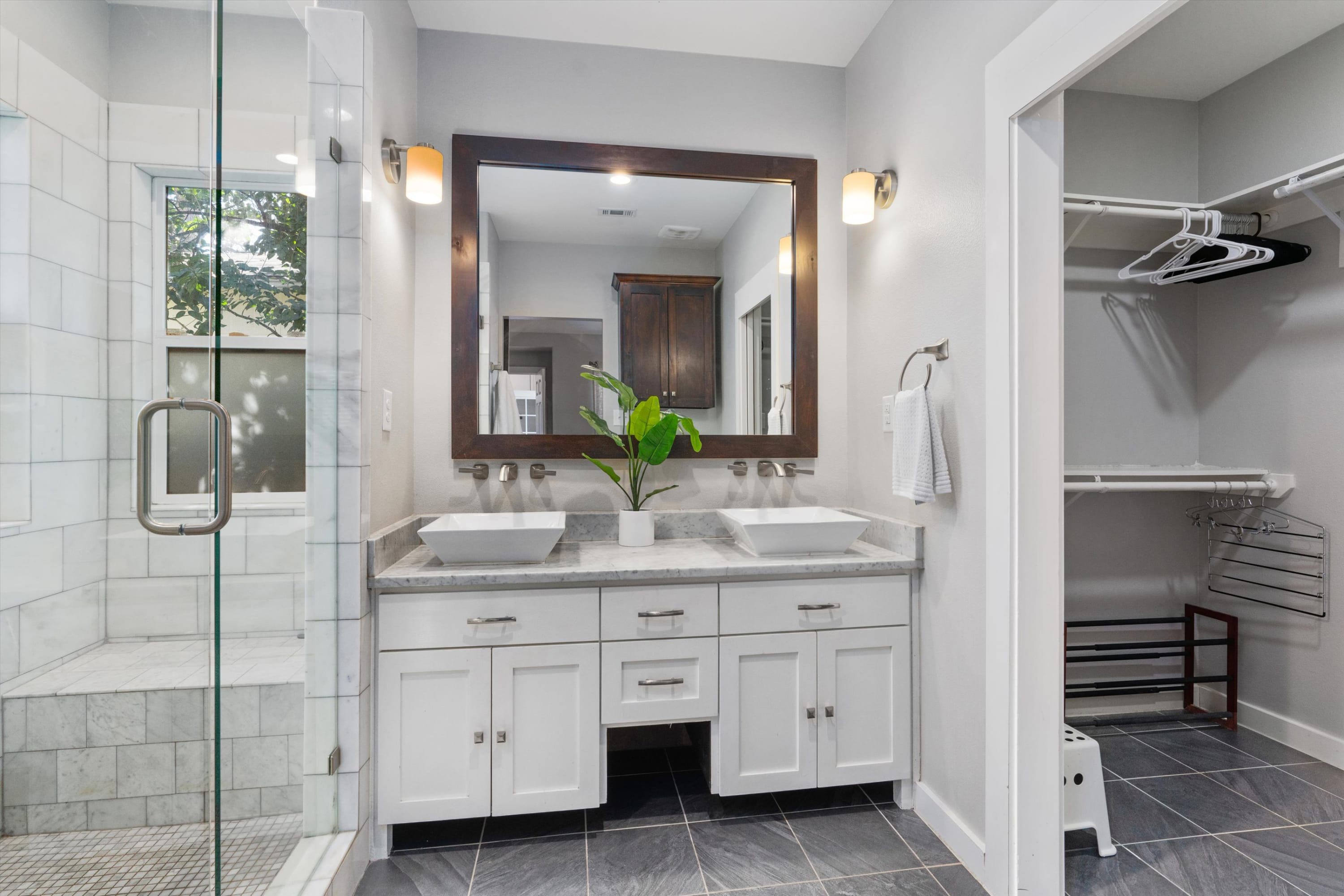 Free Parking, King Bed, Chef Kitchen | The Cottage