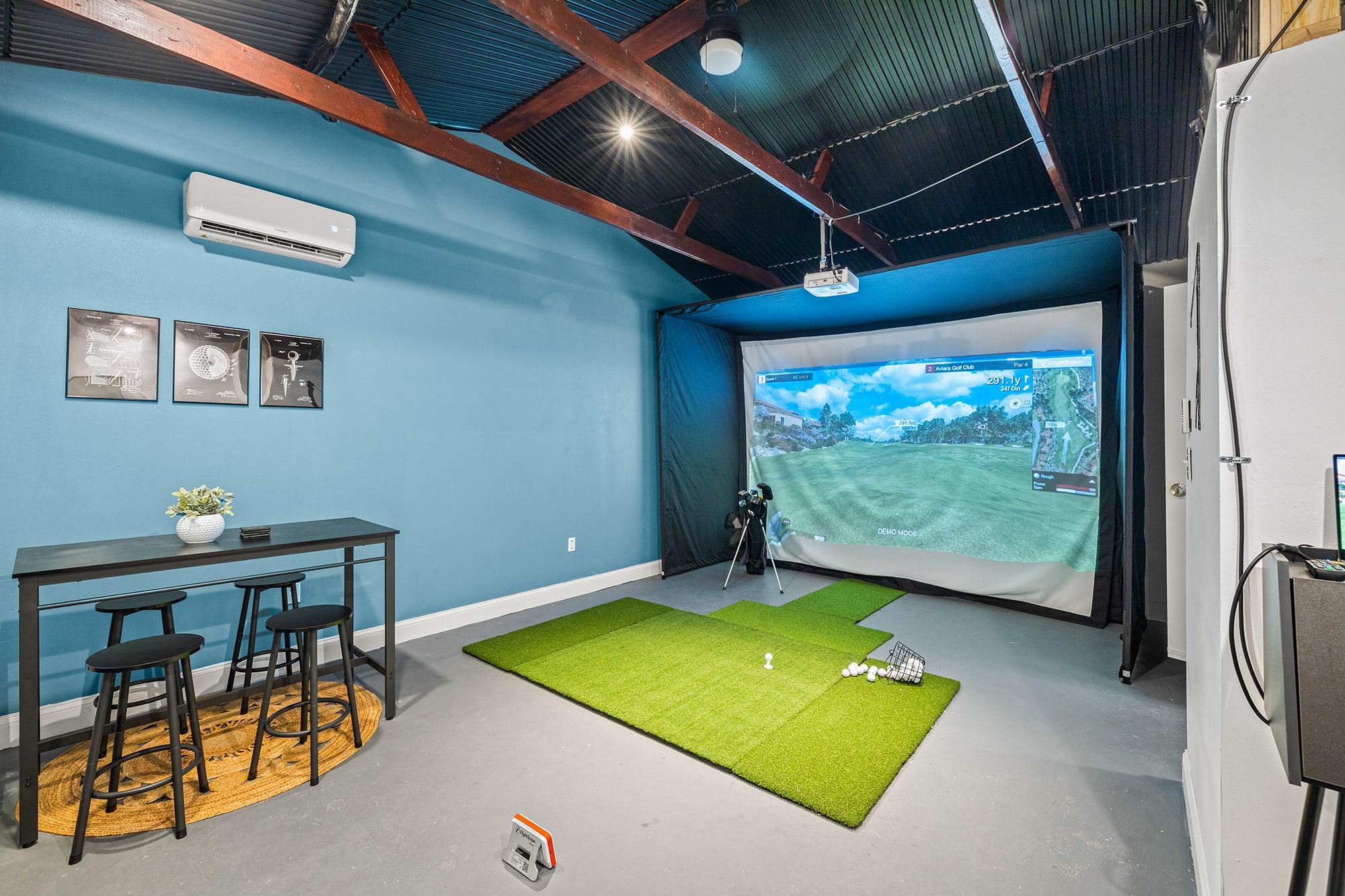 Indoor Golf Simulator with bar to enjoy for all!