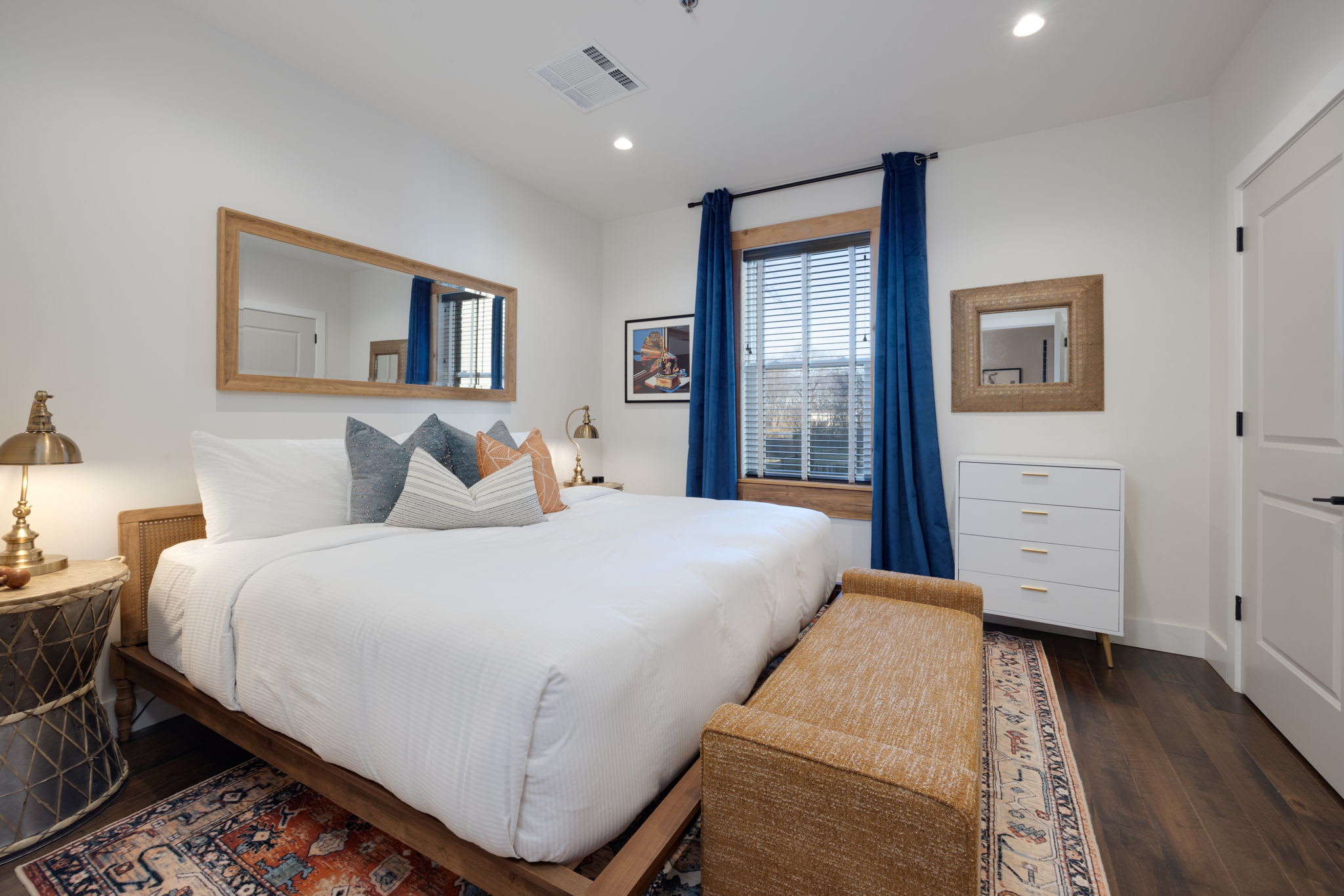 Pool+Parking | Music Row Condo | Walk to Broadway
