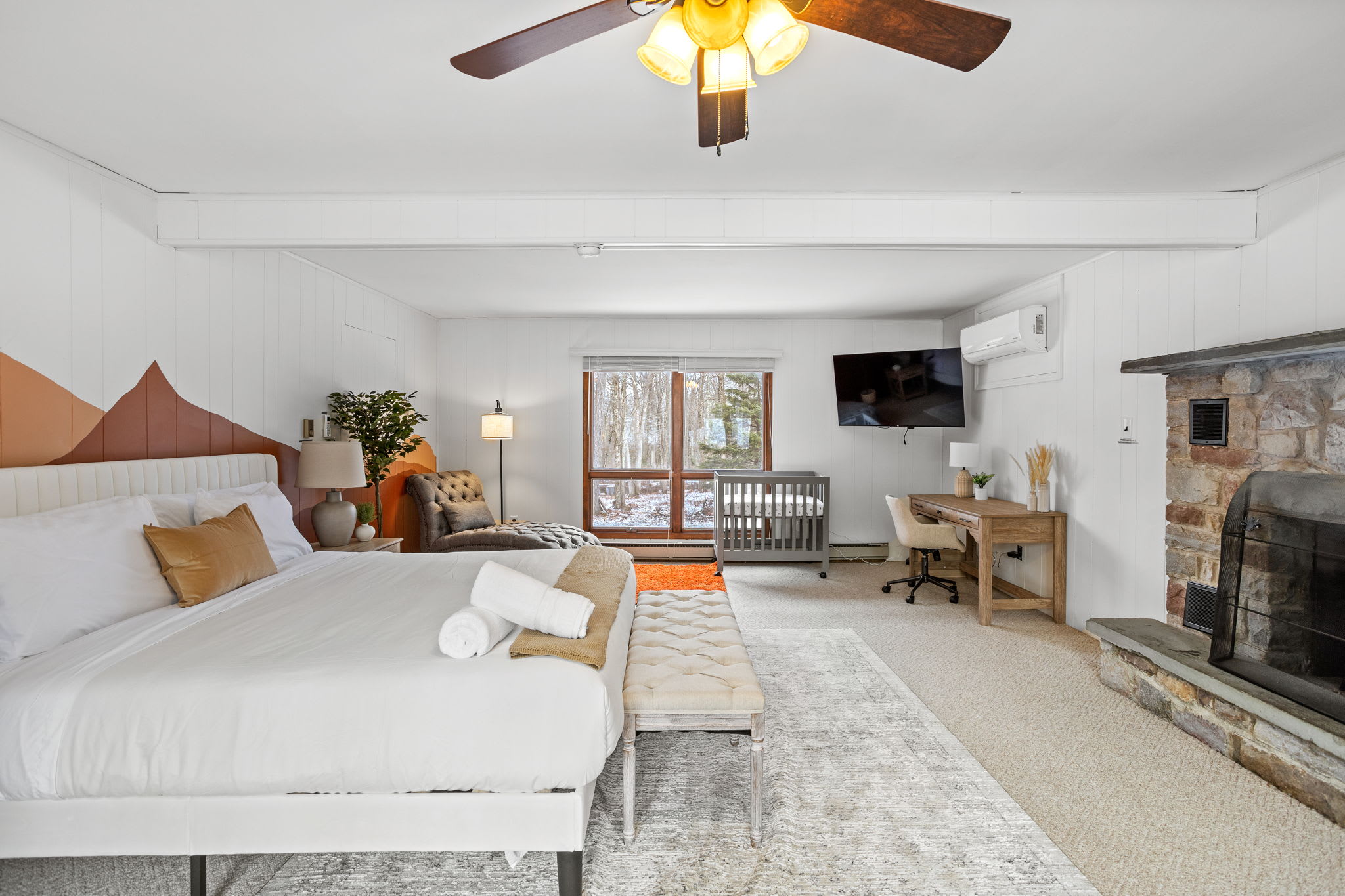 This master suite is a true haven, featuring a fireplace, a reading nook, and access to breathtaking outdoor views. Perfect for unwinding in style. (1 King Size Bed)