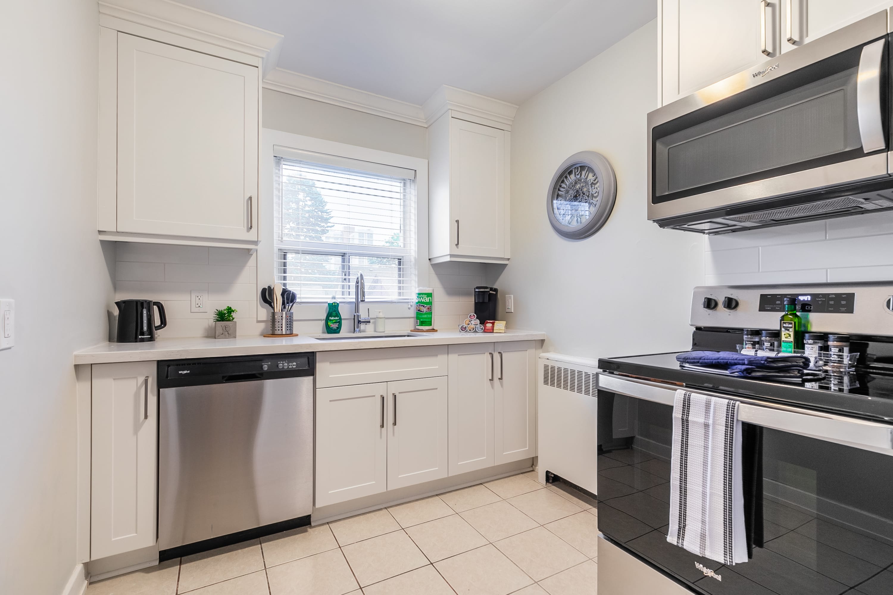 Modern Apartment in Corktown Hamilton Sleeps 4 | Photo 2