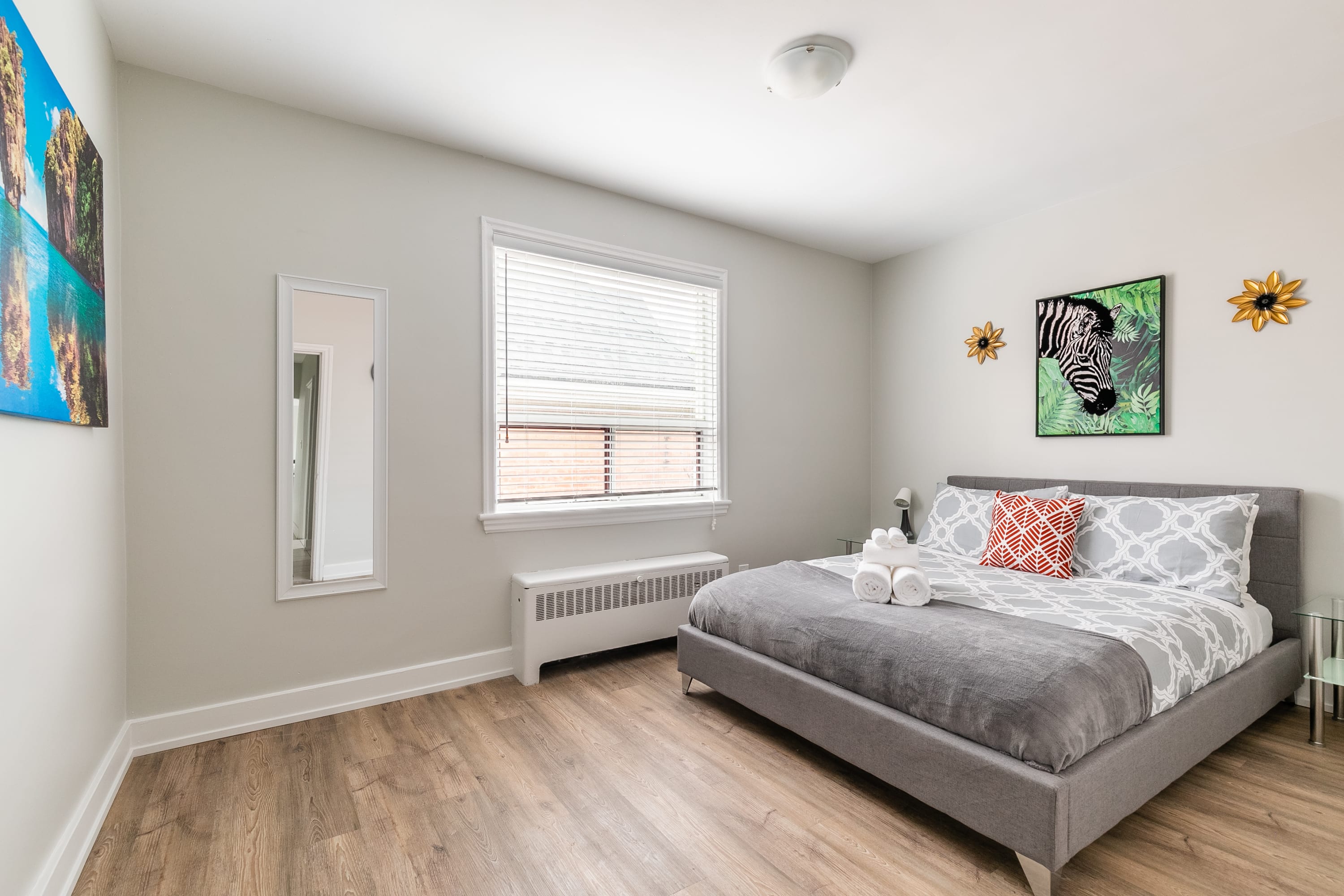 Modern Apartment in Corktown Hamilton Sleeps 4 | Photo 3