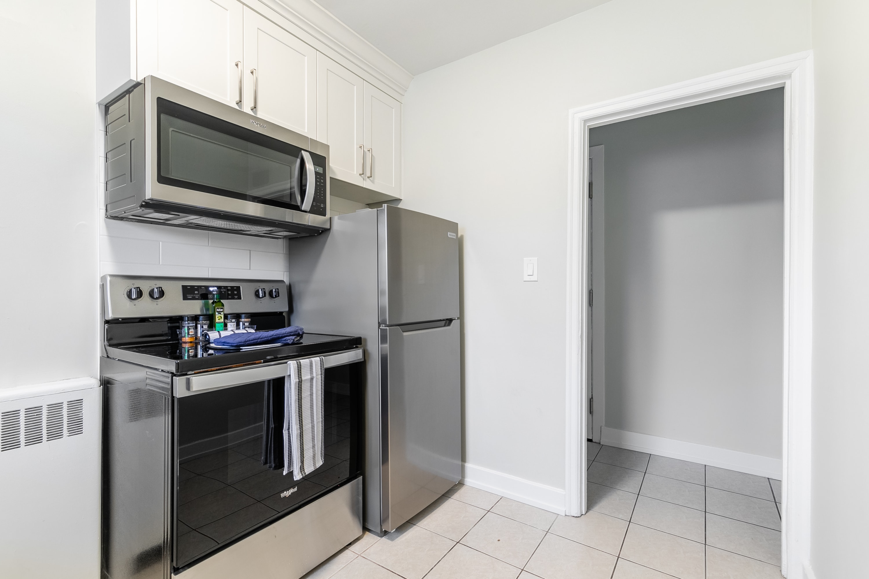 Modern Apartment in Corktown Hamilton Sleeps 4 | Photo 11