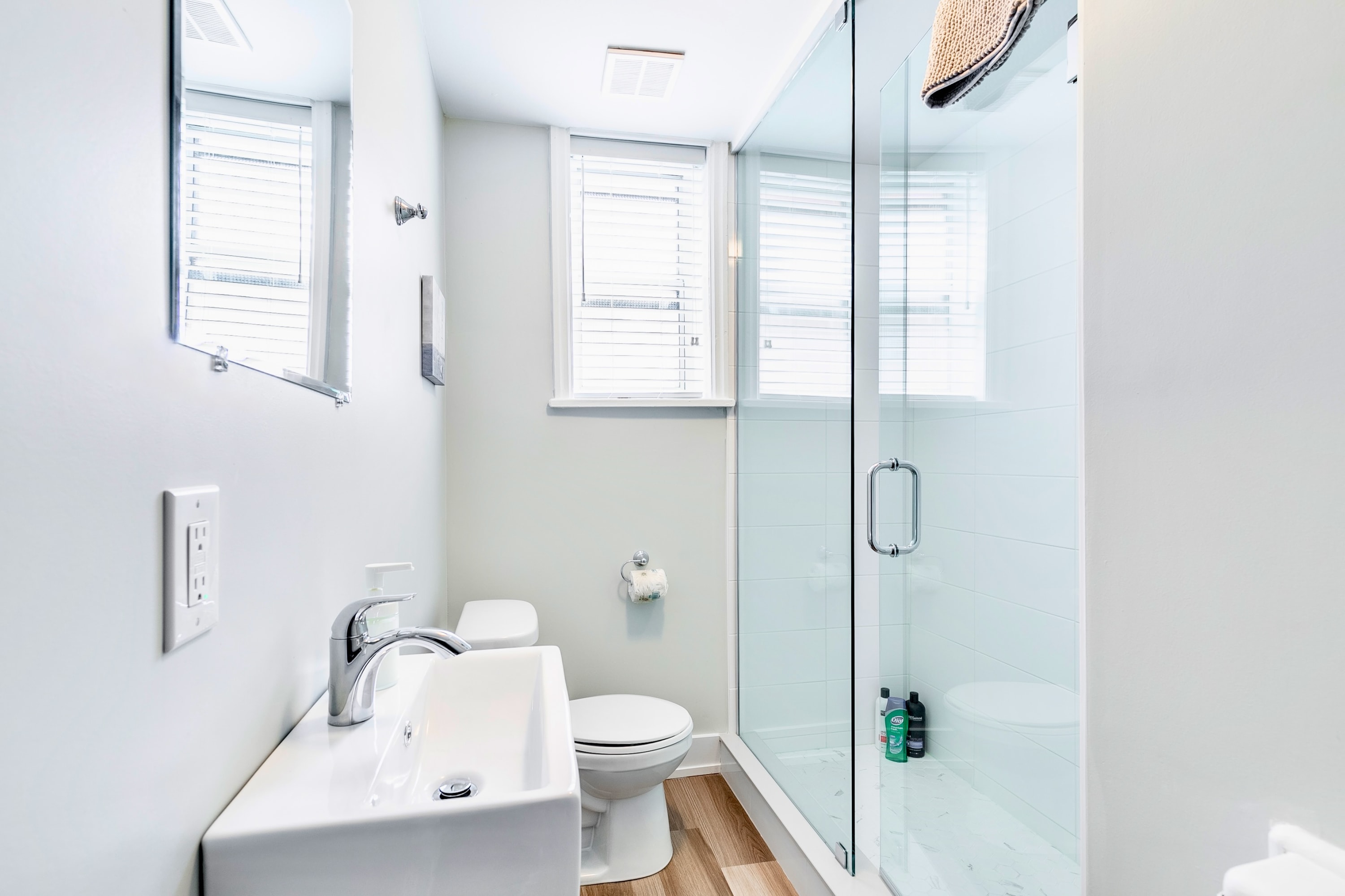 Modern Apartment in Corktown Hamilton Sleeps 4 | Photo 13