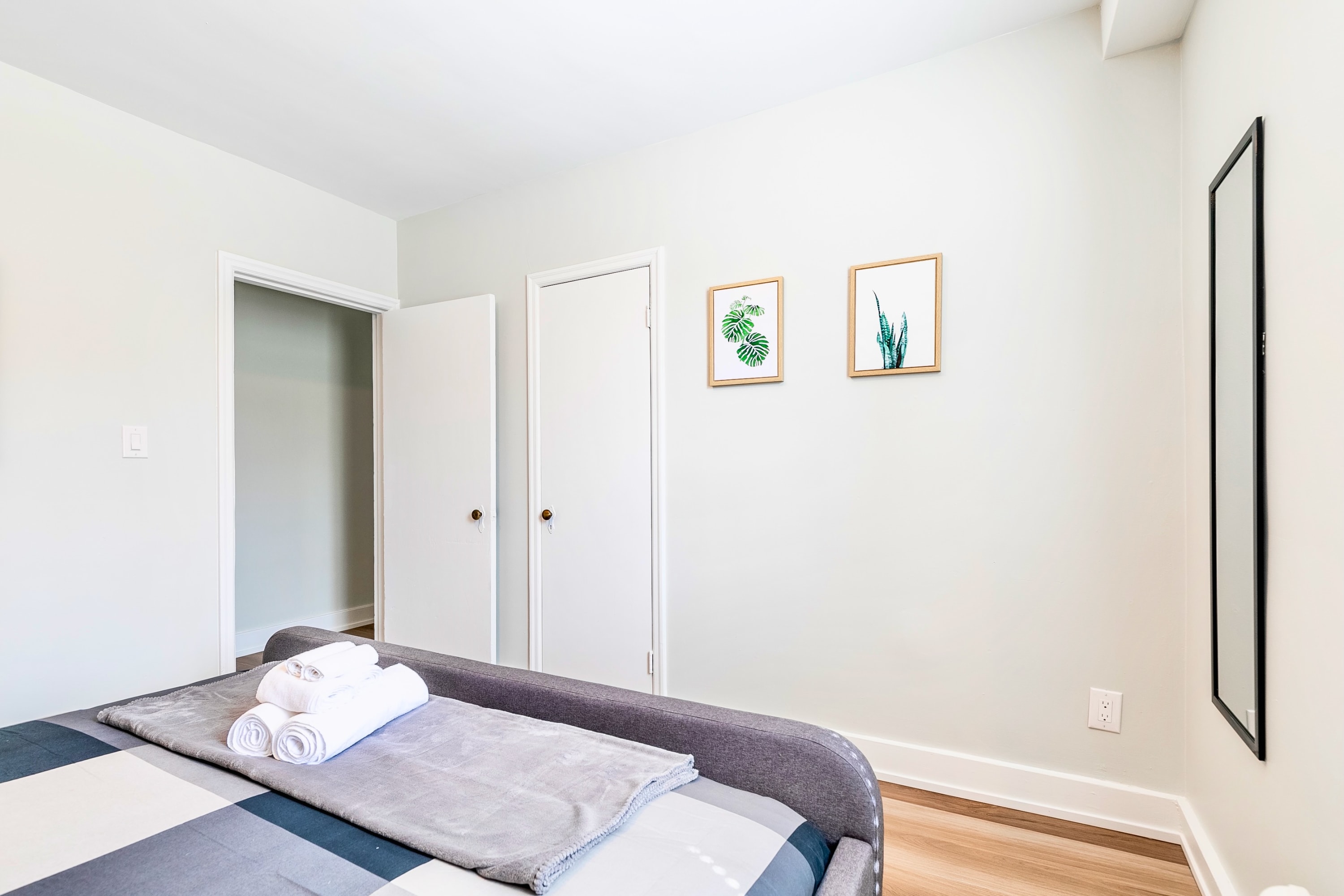 Modern Apartment in Corktown Hamilton Sleeps 4 | Photo 12