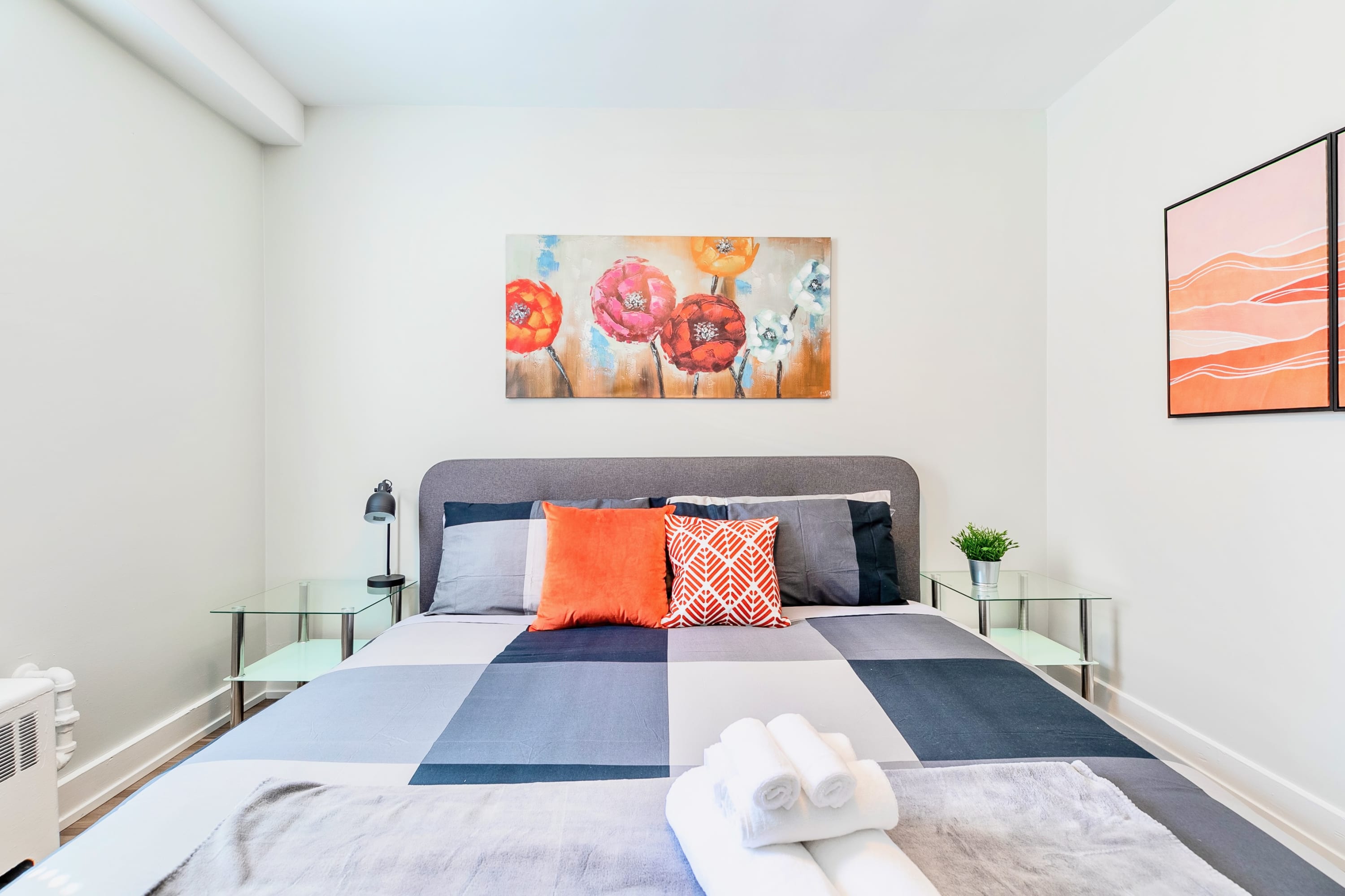 Modern Apartment in Corktown Hamilton Sleeps 4 | Photo 11