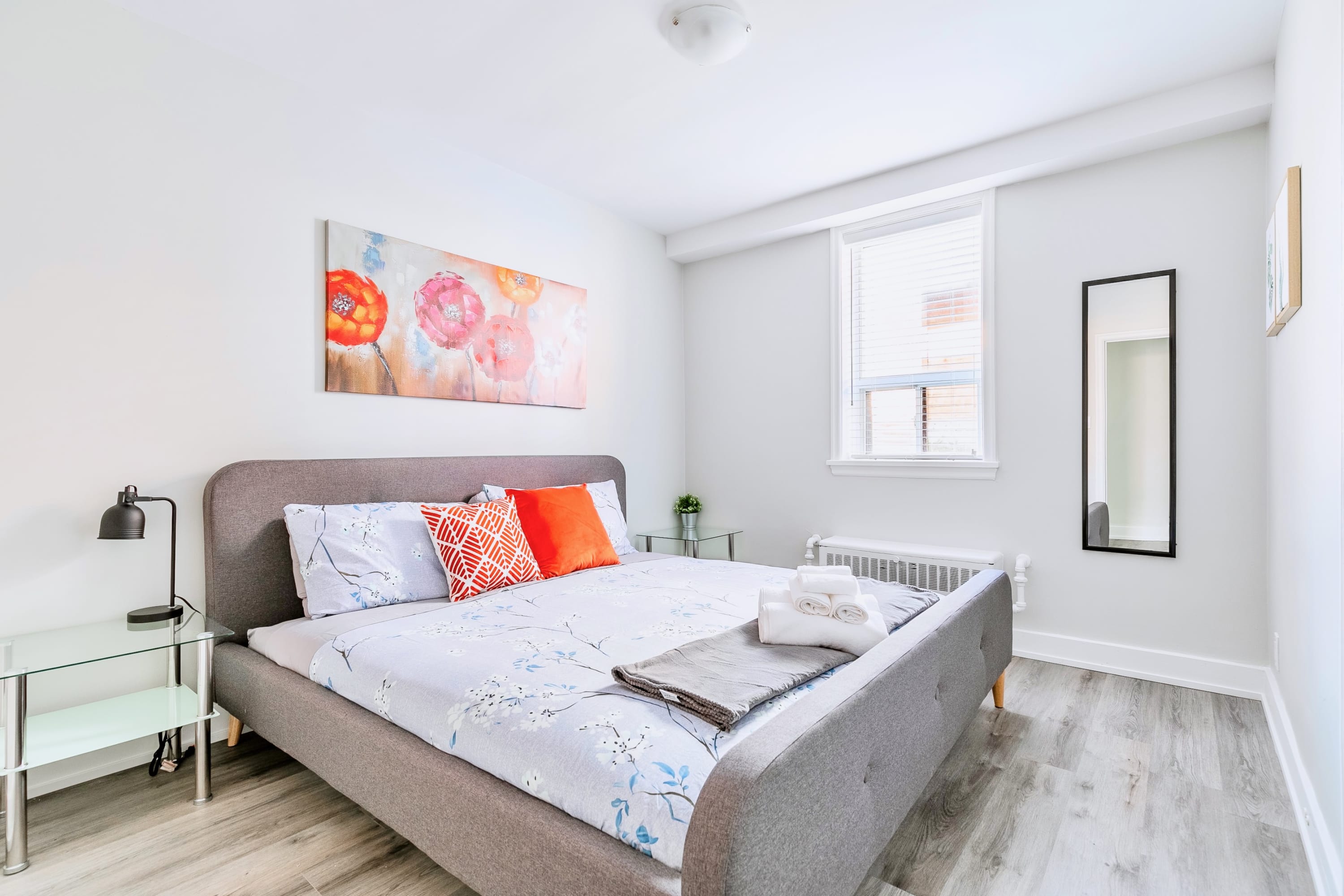 Modern Apartment in Corktown Hamilton Sleeps 4 | Photo 3