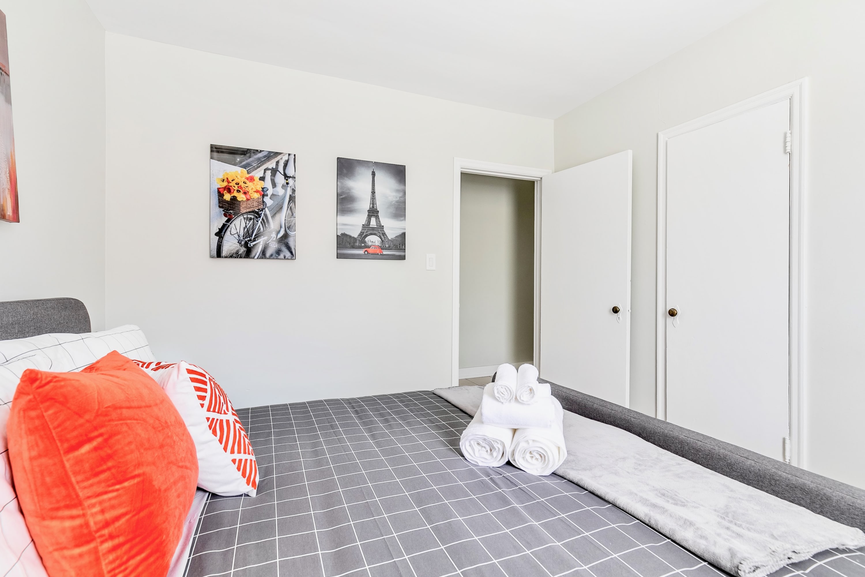 Modern Apartment in Corktown Hamilton Sleeps 4 | Photo 17