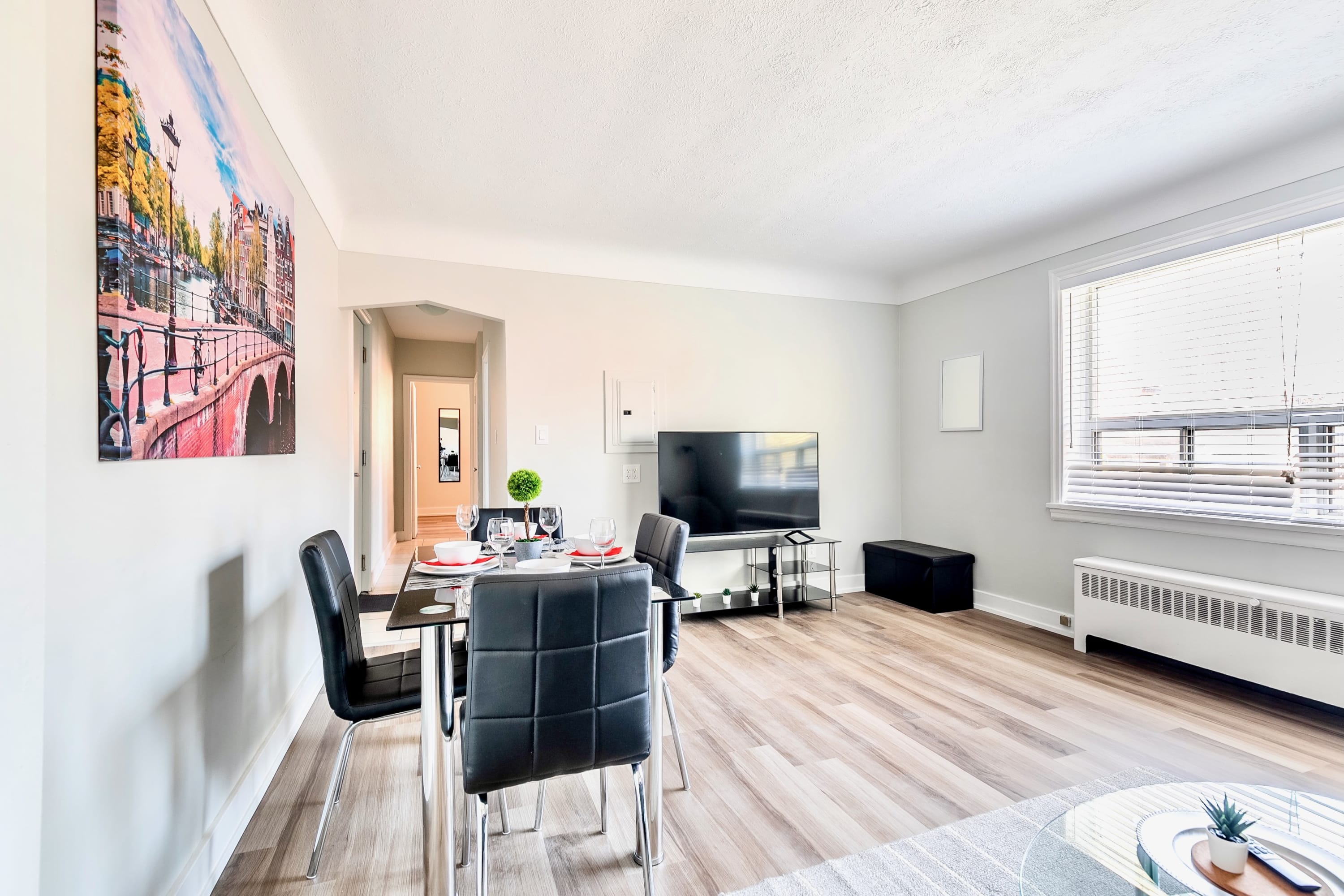 Modern Apartment in Corktown Hamilton Sleeps 4 | Photo 10