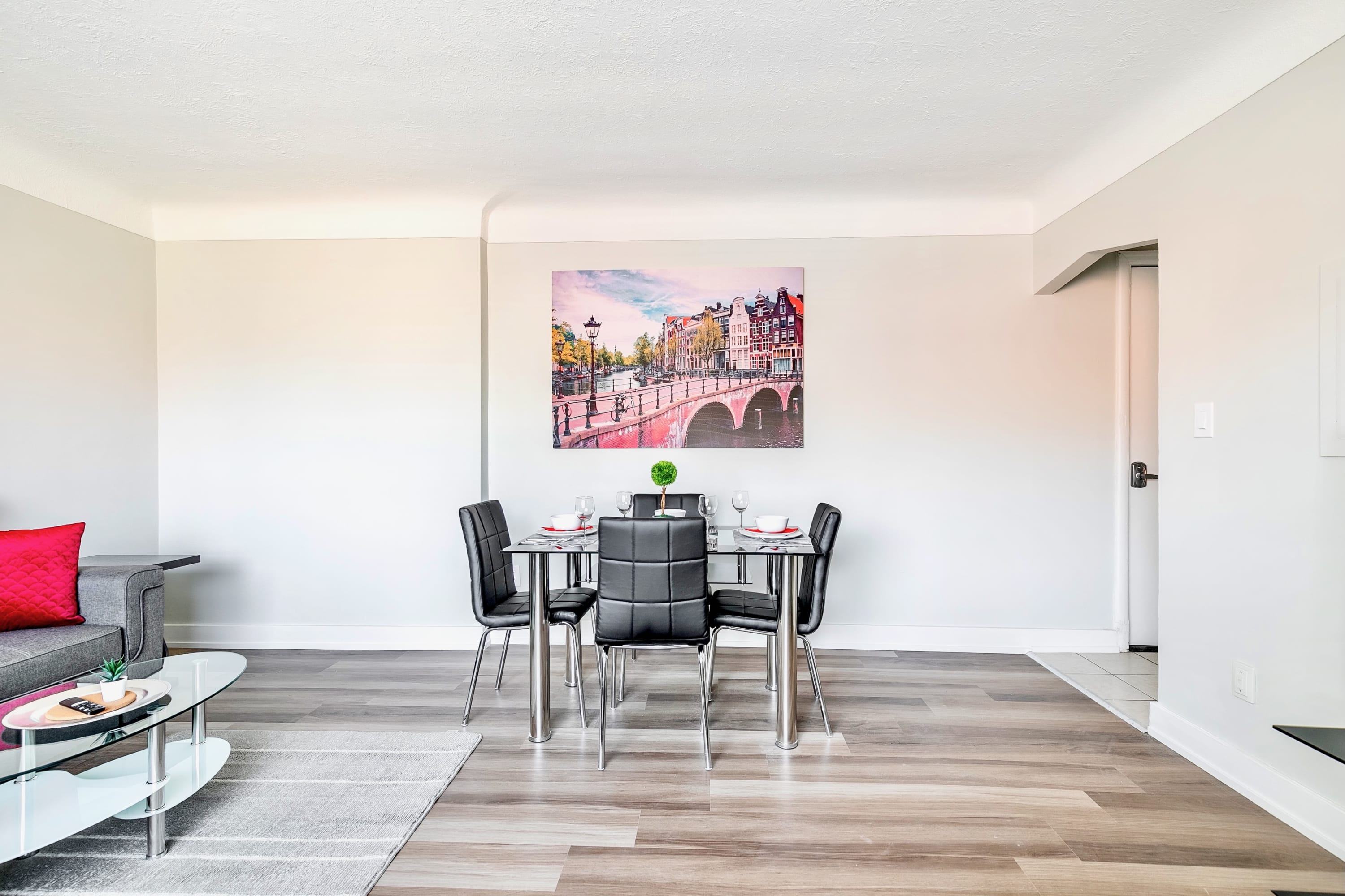 Modern Apartment in Corktown Hamilton Sleeps 4 | Photo 11