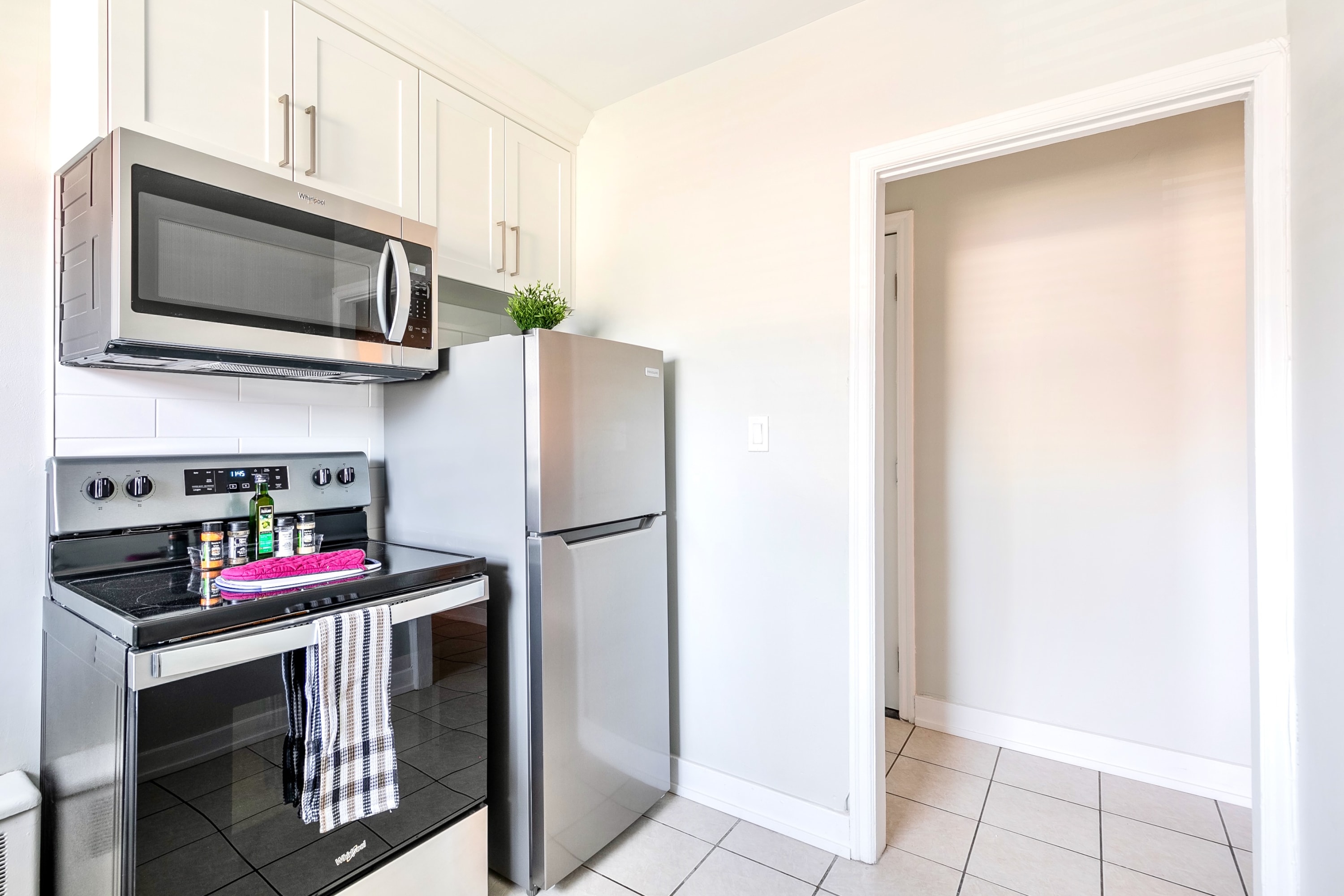 Modern Apartment in Corktown Hamilton Sleeps 4 | Photo 13