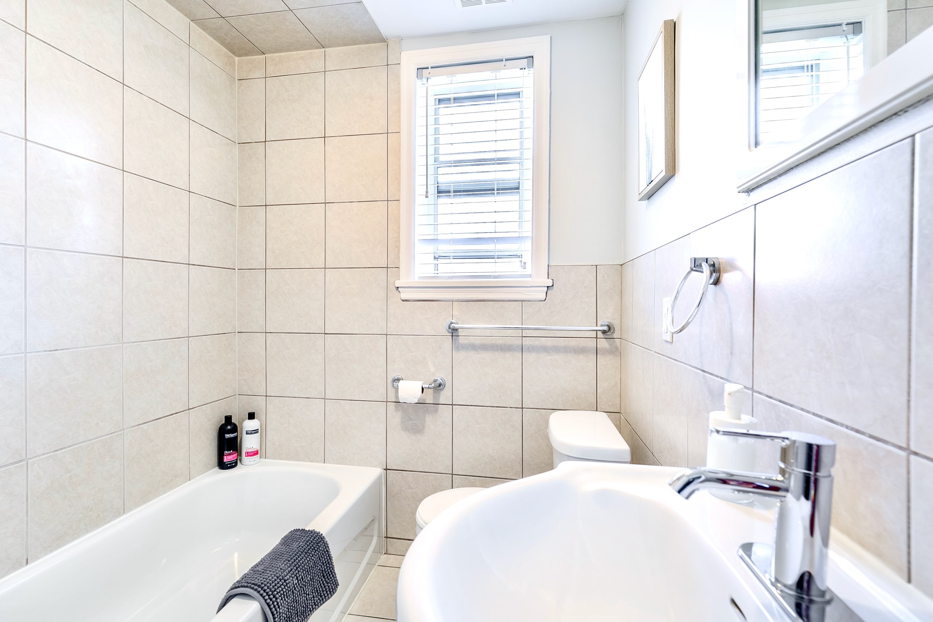 Modern Apartment in Corktown Hamilton Sleeps 4 | Photo 5