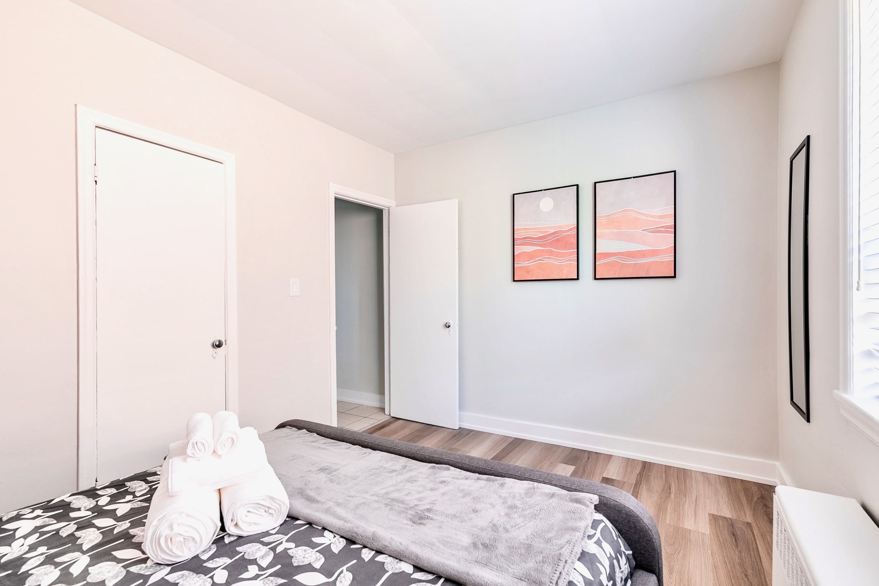 Modern Apartment in Corktown Hamilton Sleeps 4 | Photo 18
