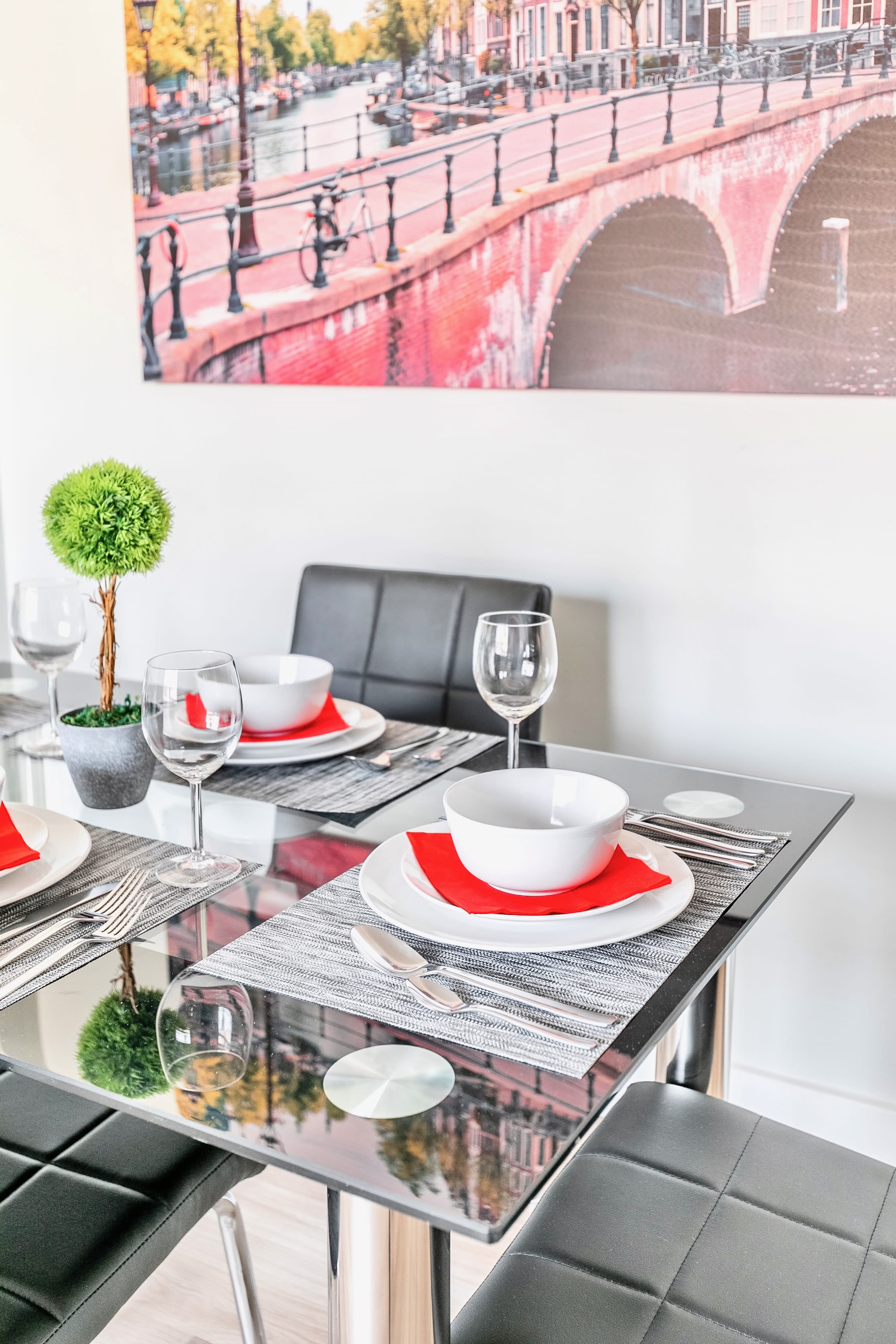 Modern Apartment in Corktown Hamilton Sleeps 4 | Photo 12