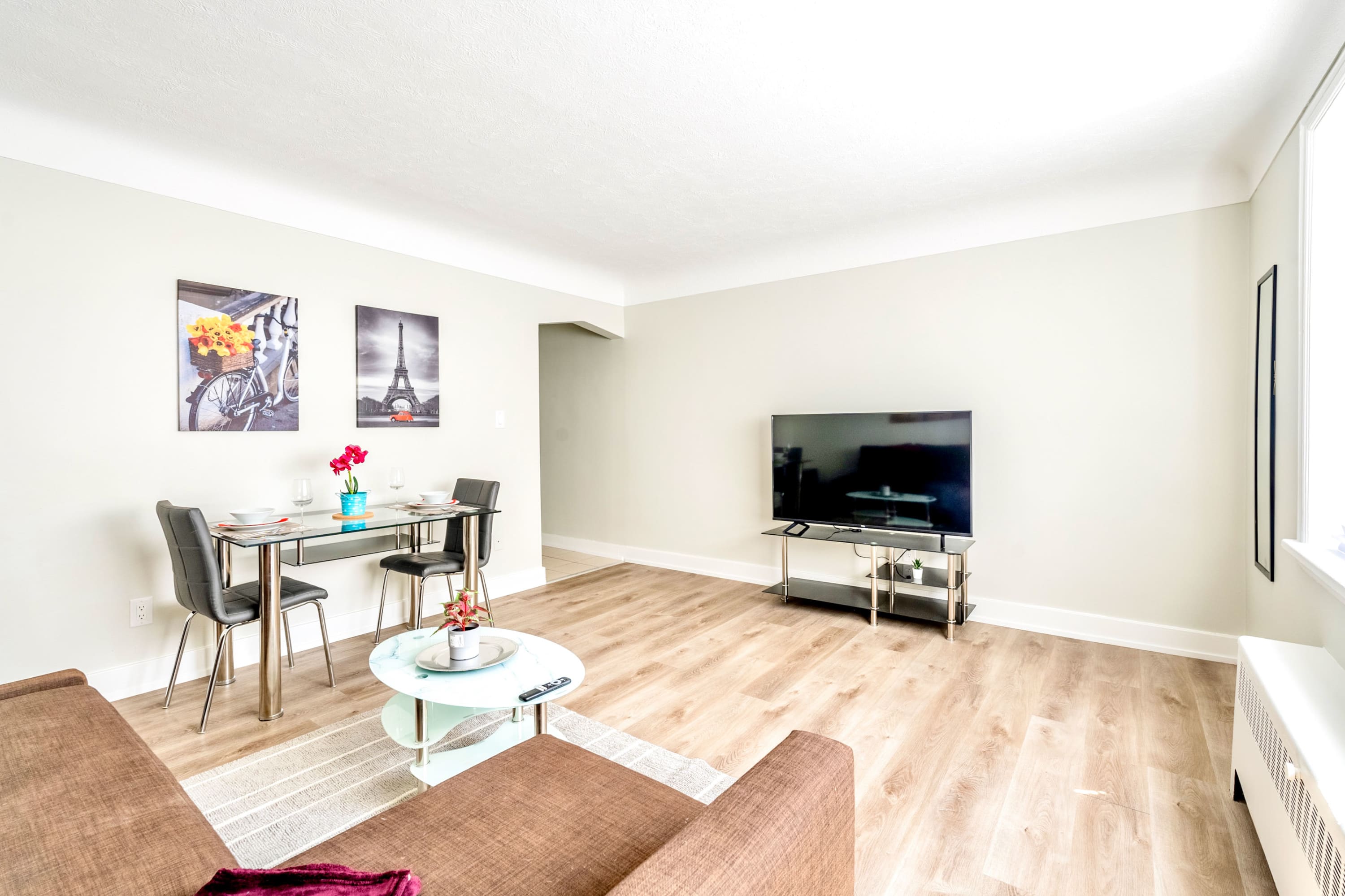 Modern Apartment in Corktown Hamilton Sleeps 4 | Photo 10