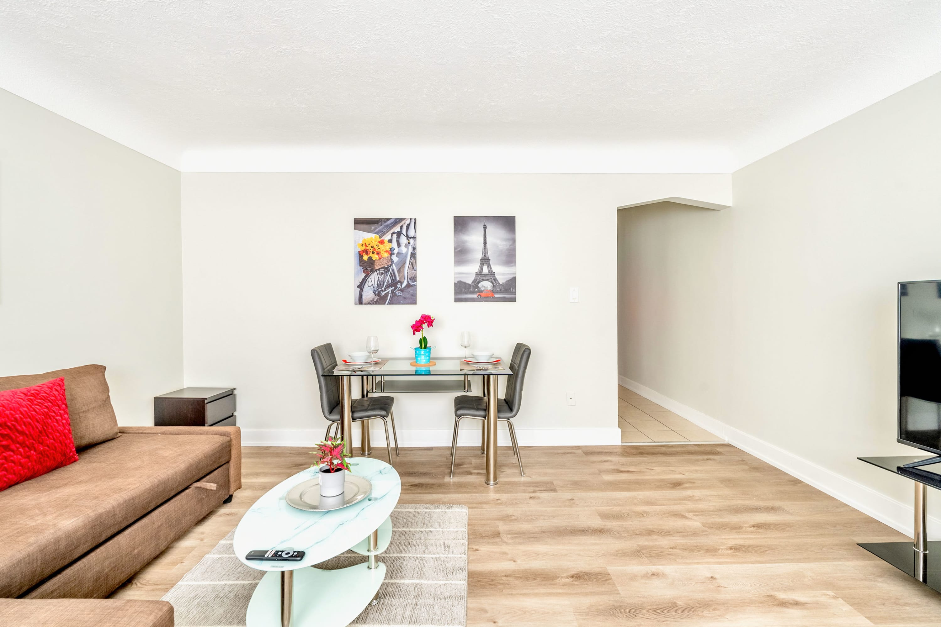 Modern Apartment in Corktown Hamilton Sleeps 4 | Photo 8