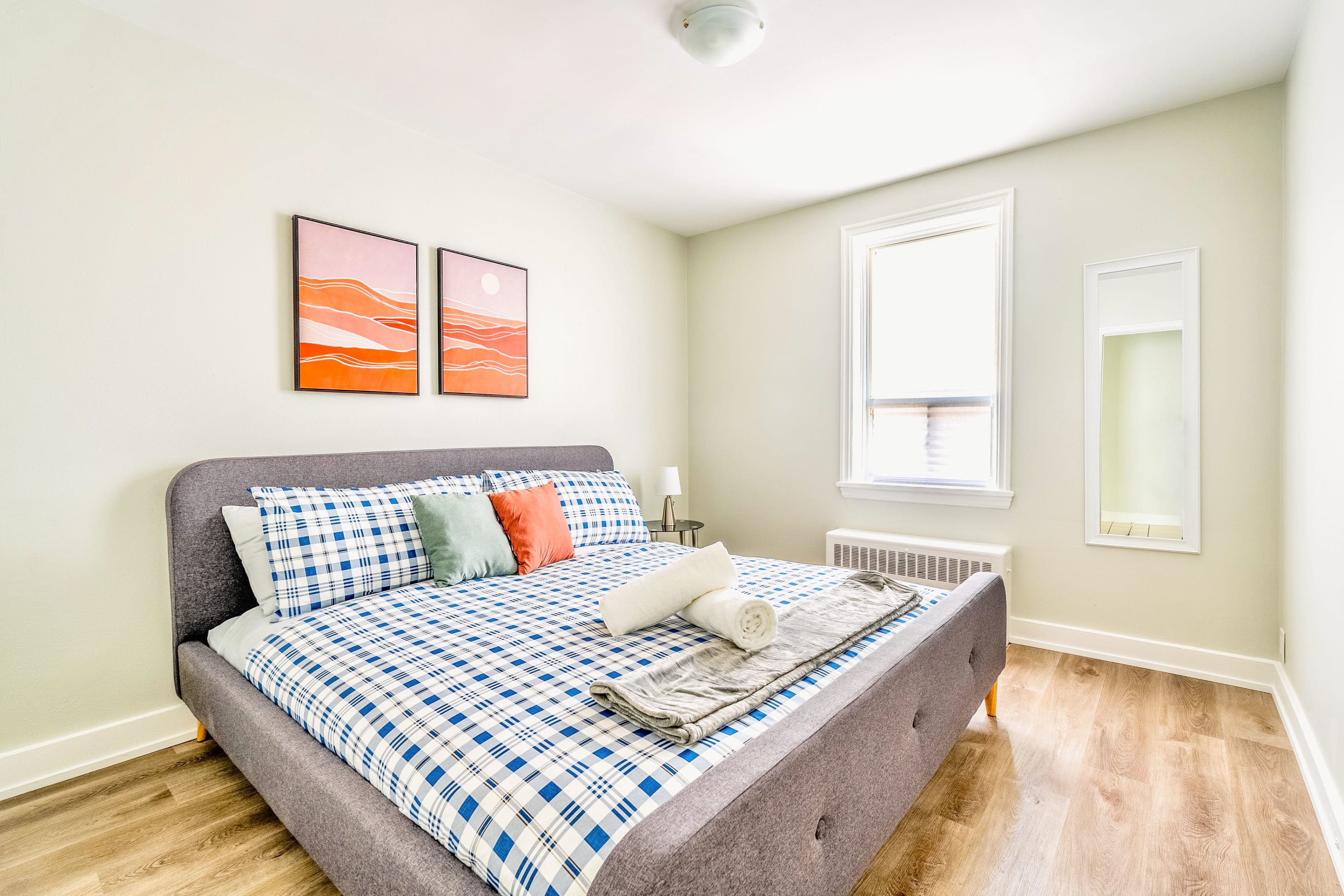 Modern Apartment in Corktown Hamilton Sleeps 4 | Photo 3