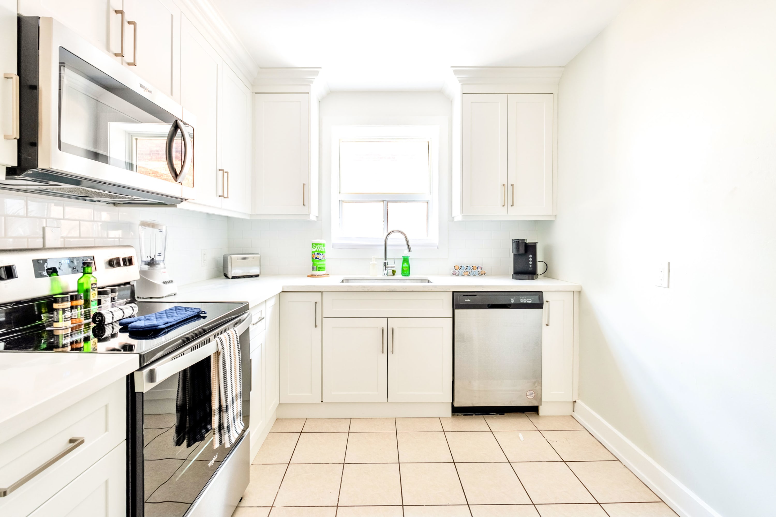 Modern Apartment in Corktown Hamilton Sleeps 4 | Photo 2