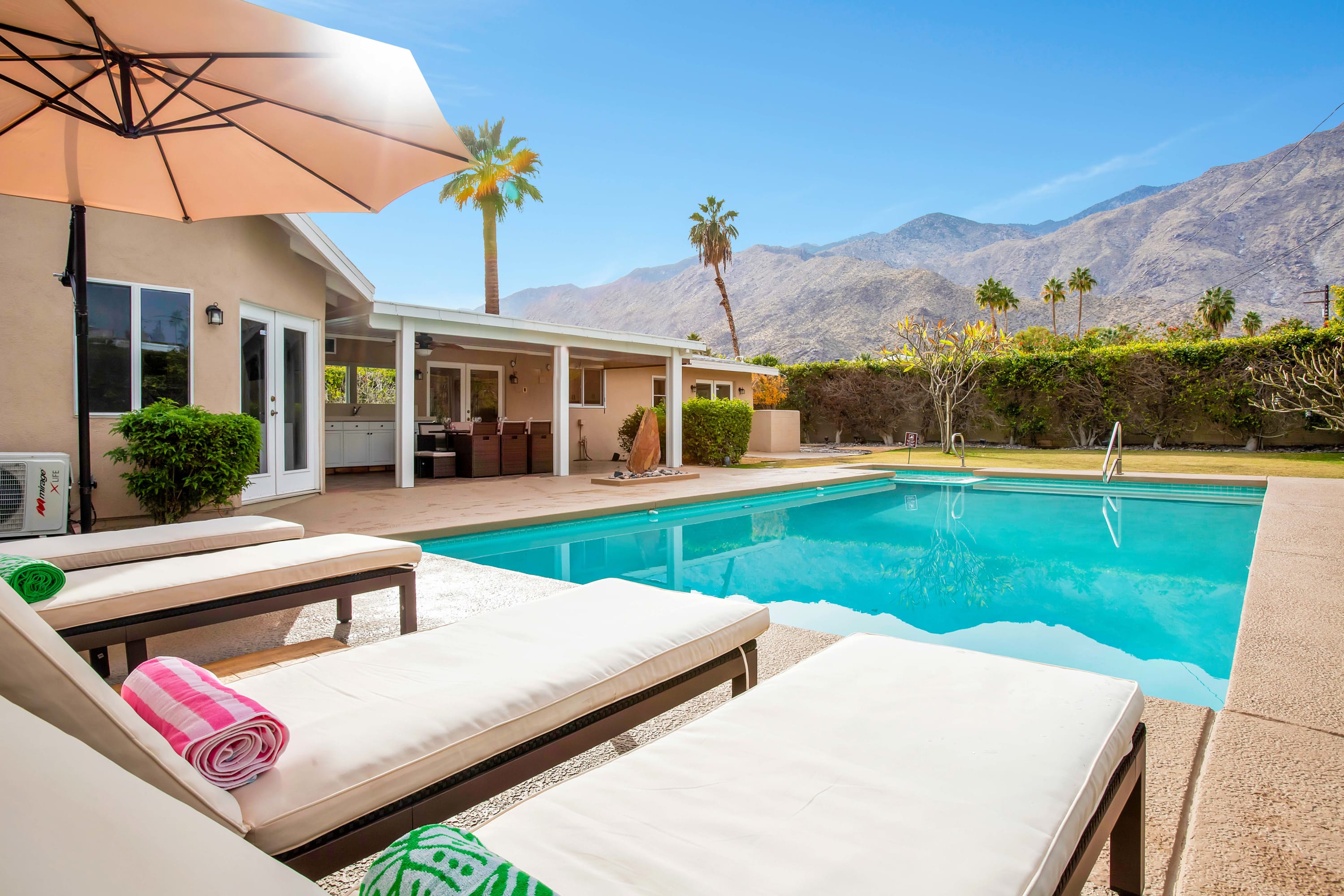 Casa de Mesquite - Large Pool, Walled In Yard - Picture 1