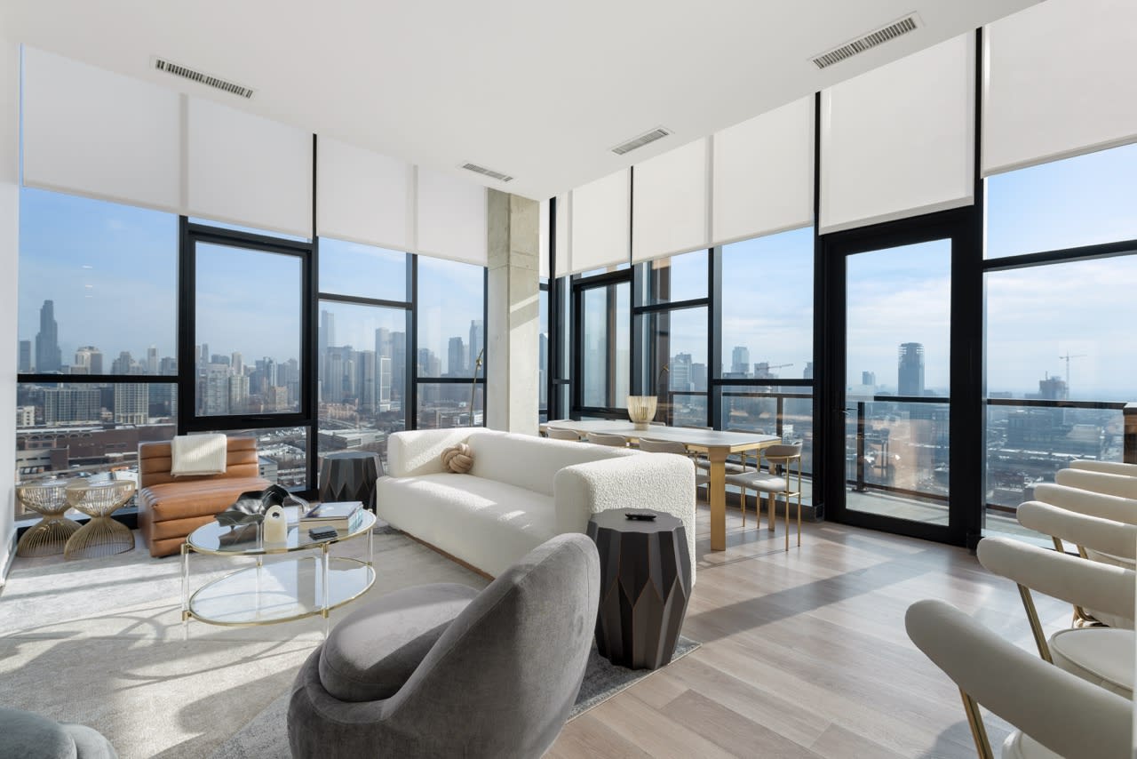 Skyline View Duo For Groups: Unmatched Luxury Stay - Chicago, IL