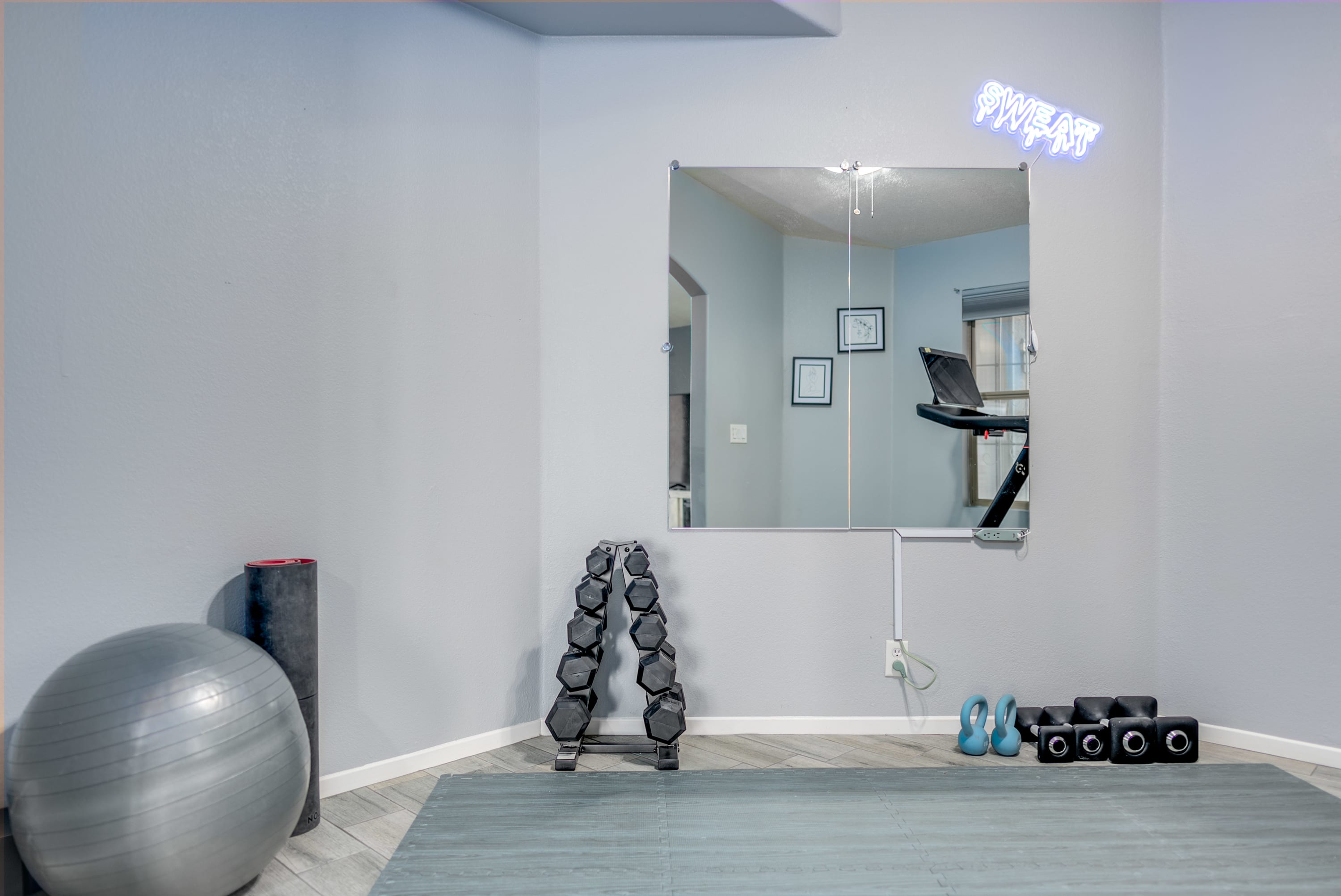 Pool! Workout Room, Treadmill, Grill, Pet Friendly!