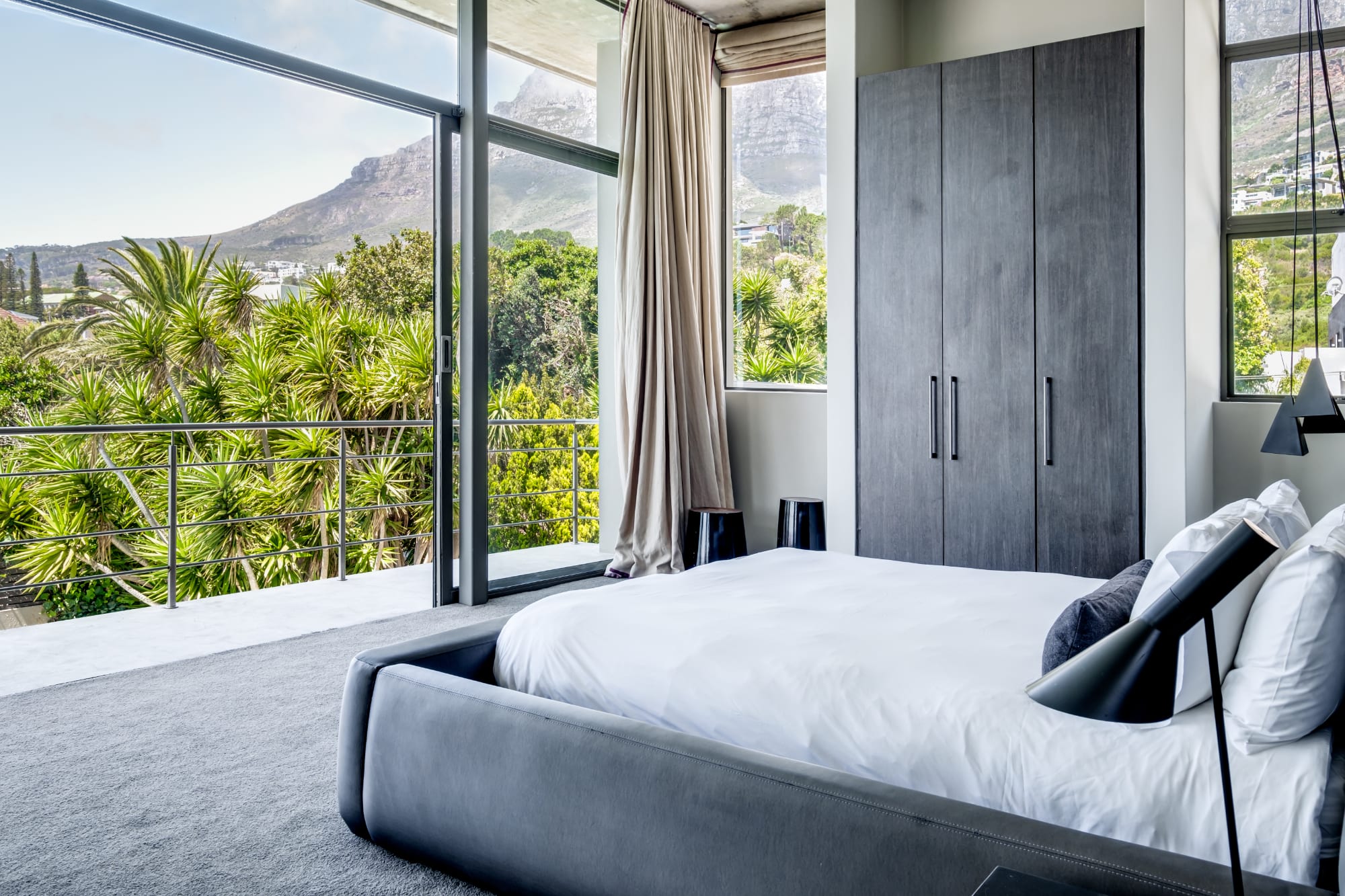 Exquisite Modern Camps Bay Villa Hove Villa 8