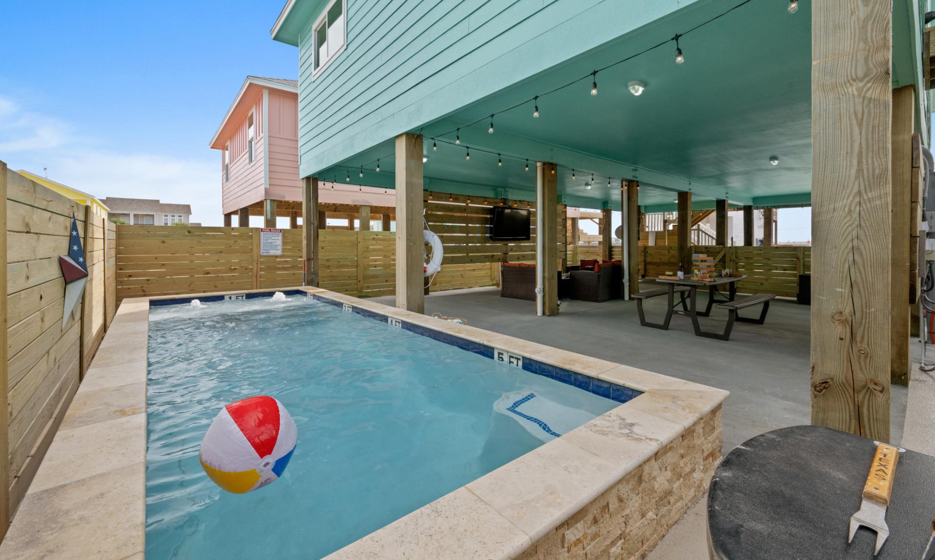 Pool, patio and bunks | The Green Casita - Portoro
