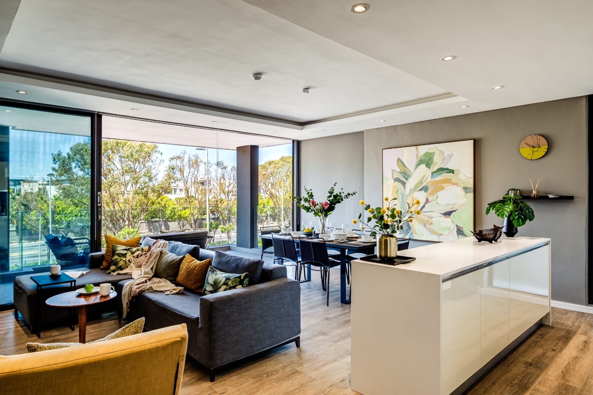 Urban Chic Apartment close to Waterfront Warwick 8