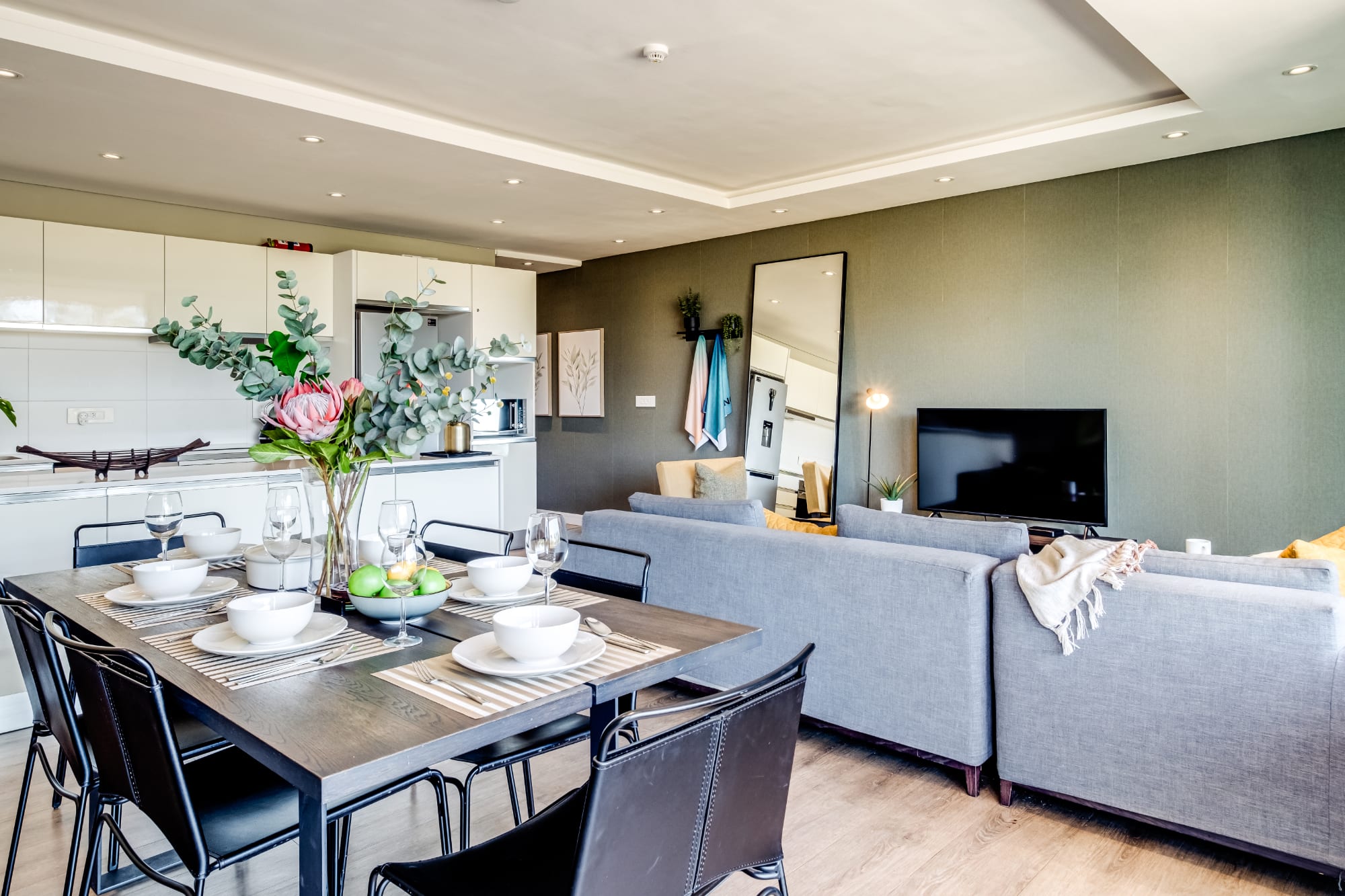 Urban Chic Apartment close to Waterfront Warwick 9