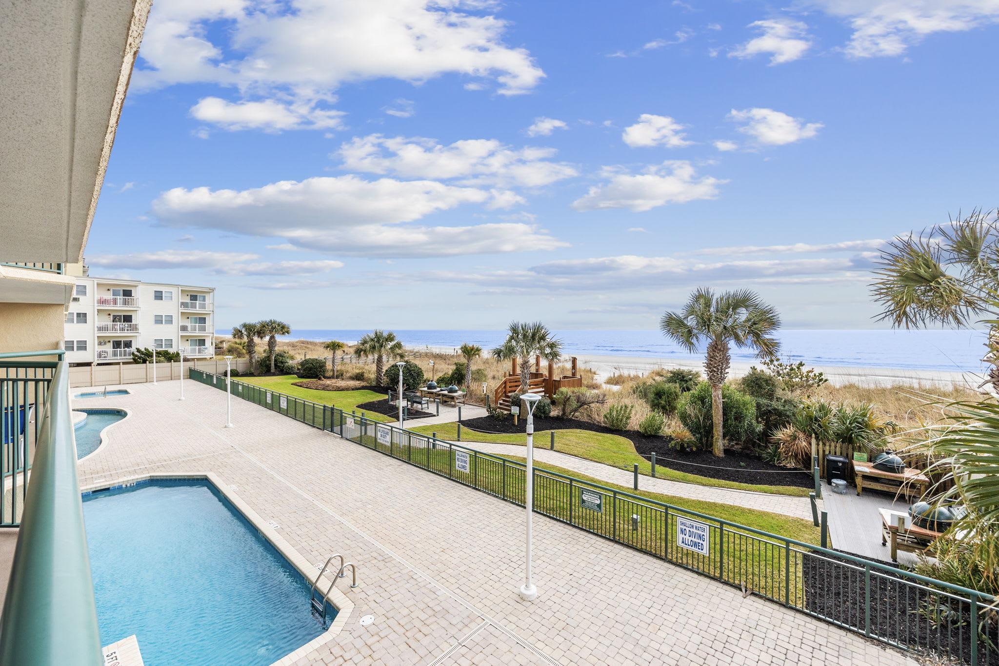 Oceanfront Luxury Top Location Lazy River Pool Grills