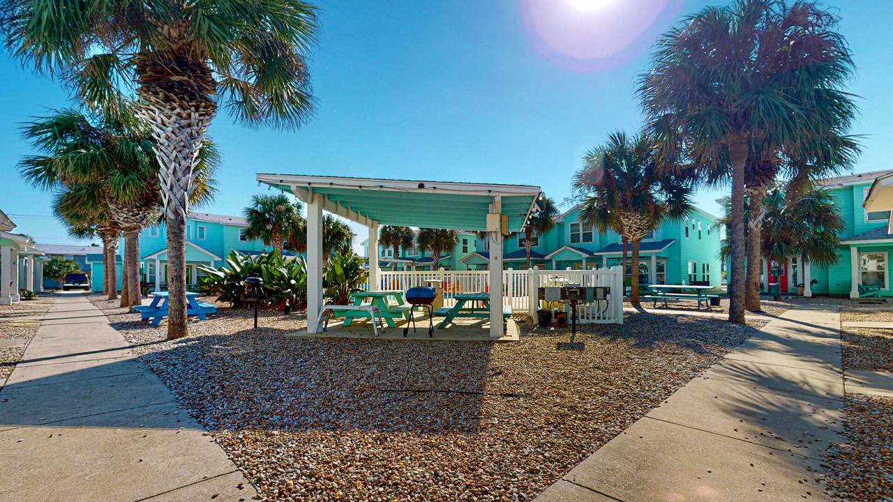 Bron's Beach Shack | Starkey by Portoro