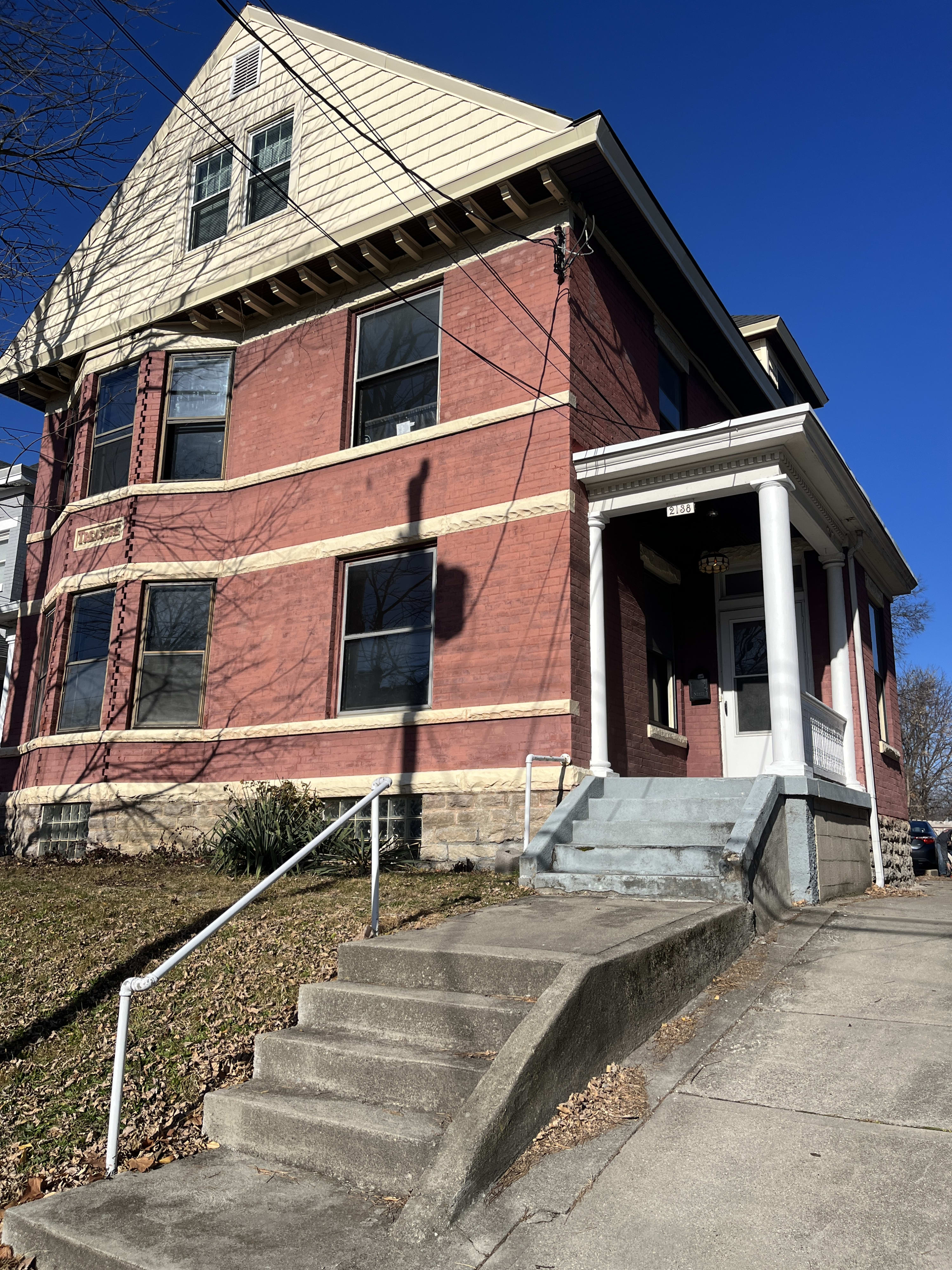 Cleneay #1, Private 3 Bed Near Xavier & Downton - Cincinnati, OH