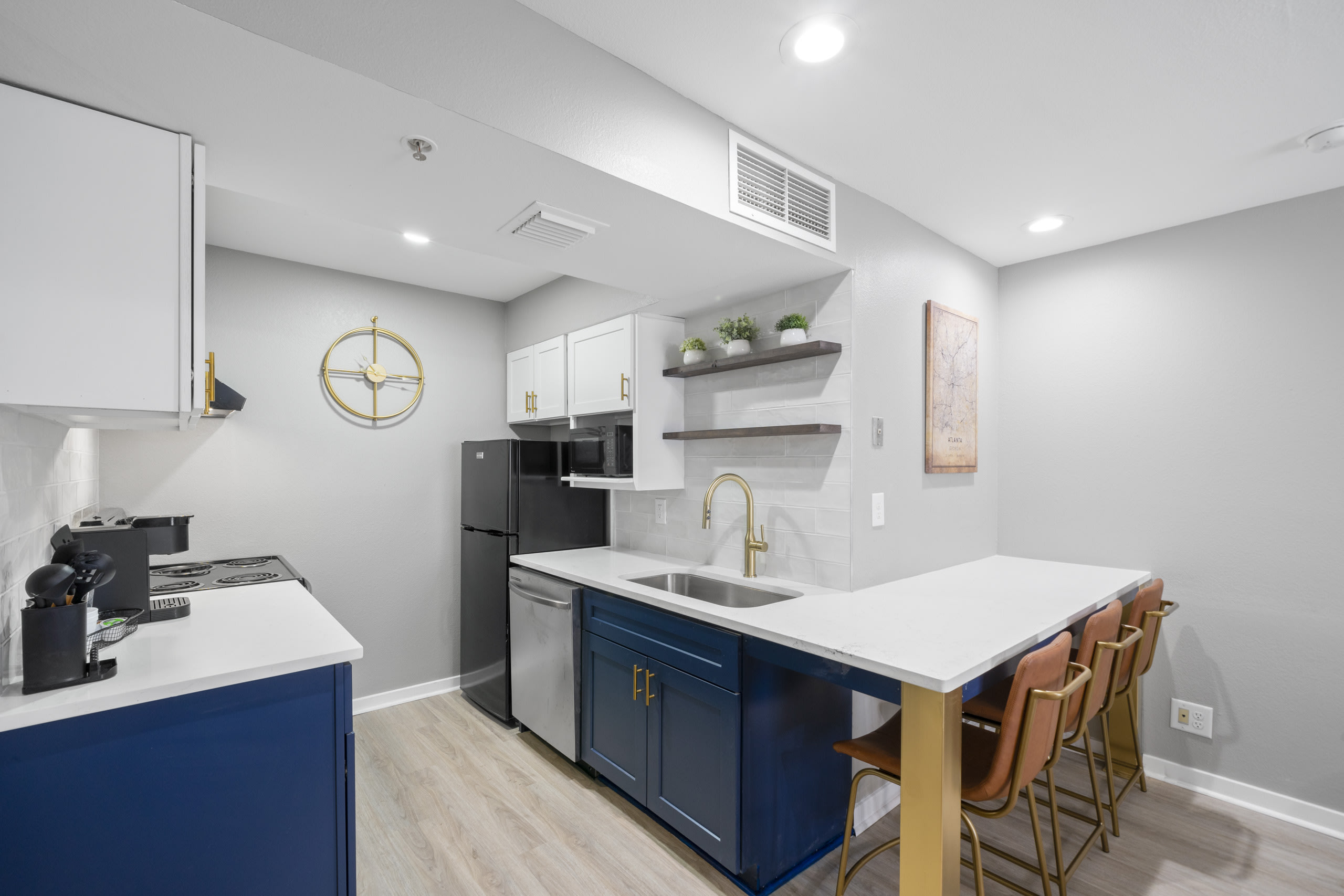 Chic Condo With Pool And Gym - Stylish Urban Escape - Atlanta, GA