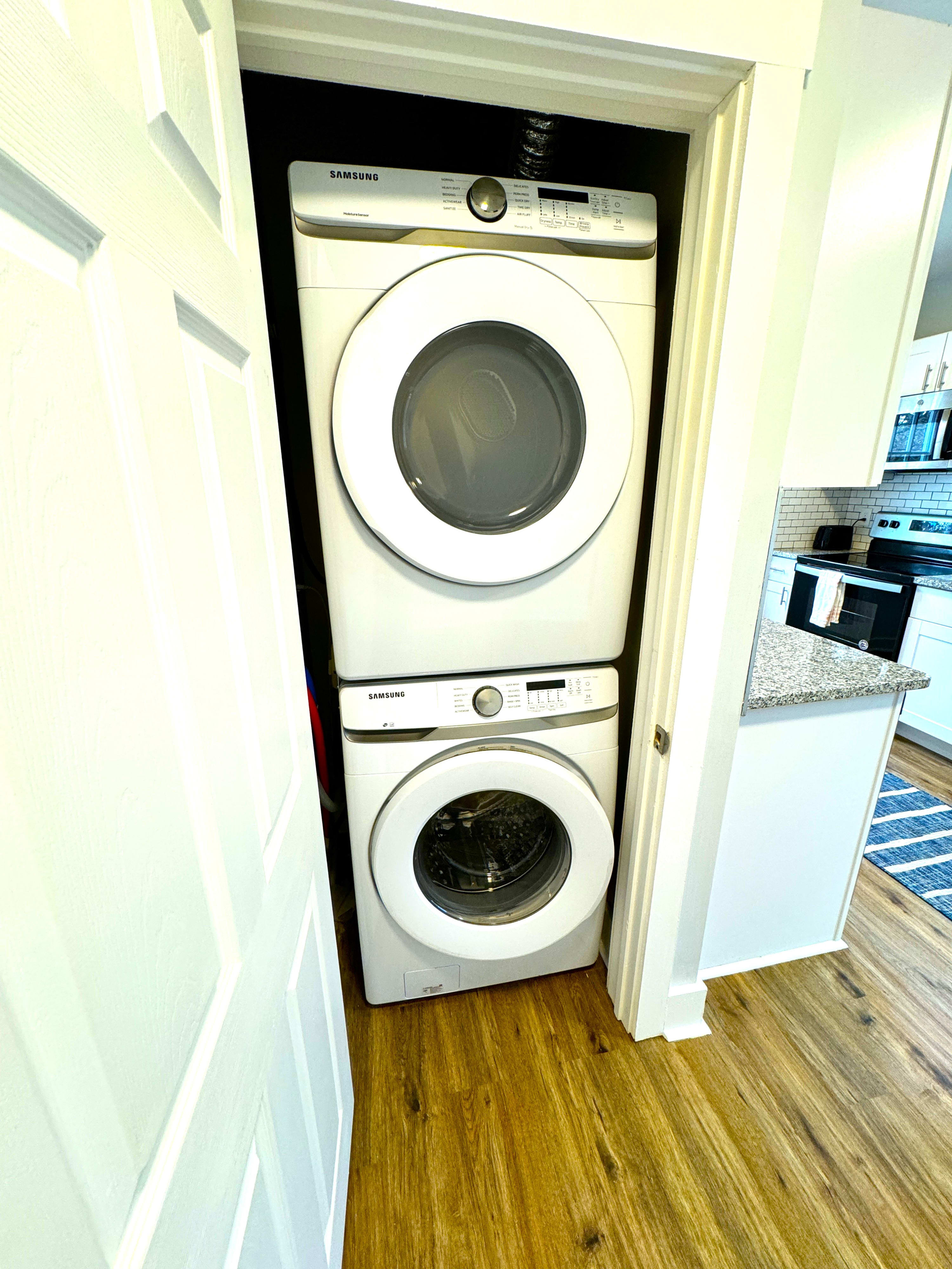 Modern Cozy walk up with King Bed 4