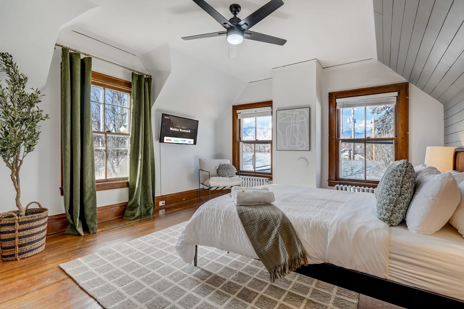 Noble Summit BBQ & Fire Pit  & Scenic Views — Colorado Springs, CO — vacation rental