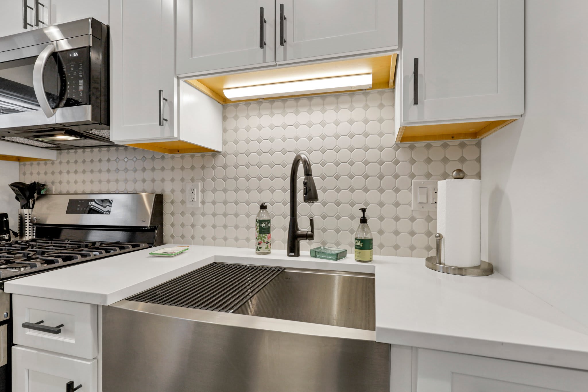 The Worthington - 3 BR and Parking
