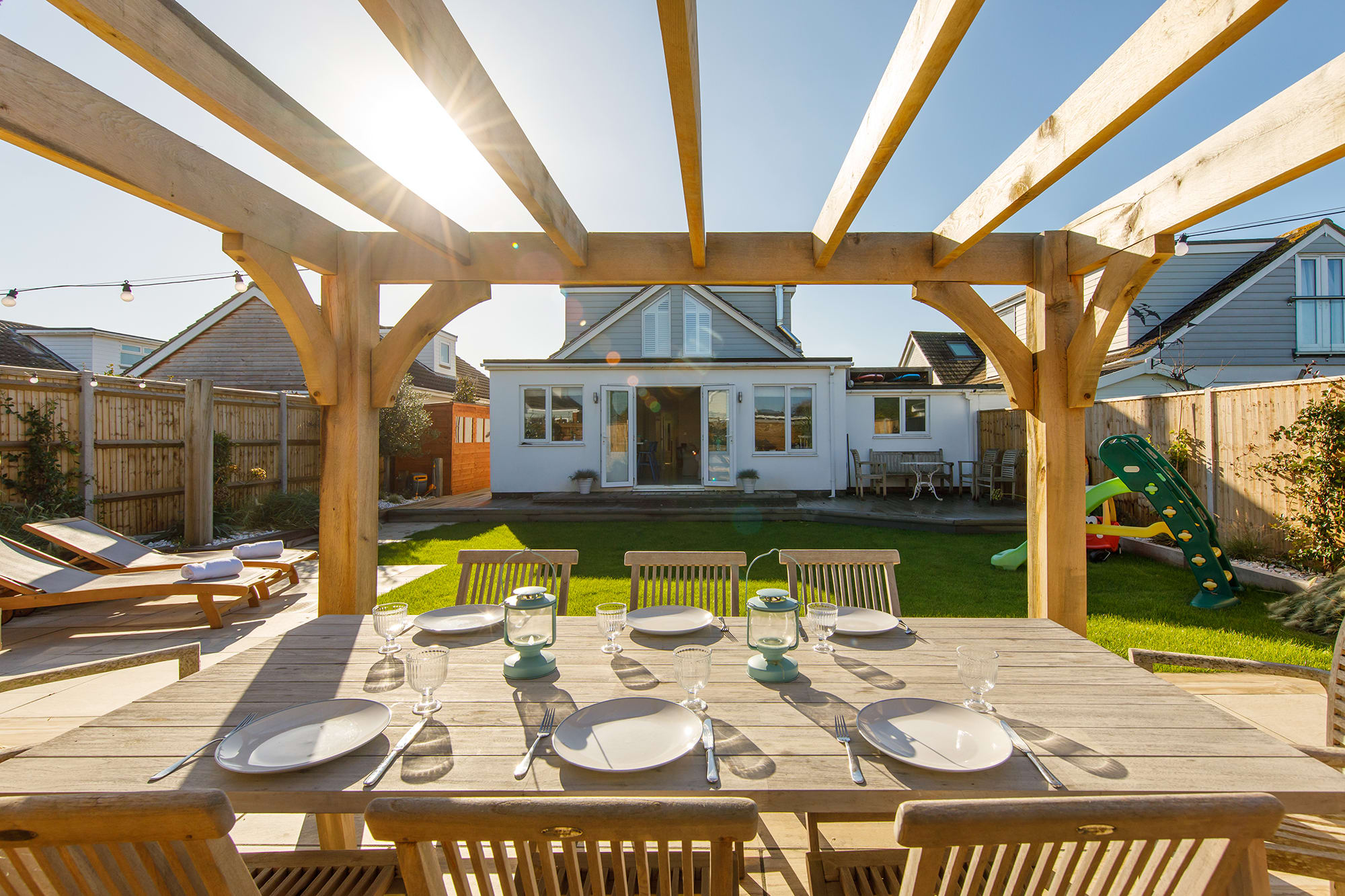 4BR Beach House sleeps 10 – 5 mins walk to the Sea