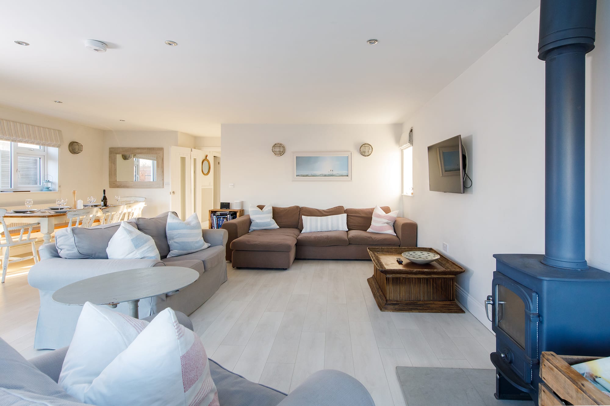 4BR Beach House sleeps 10 – 5 mins walk to the Sea
