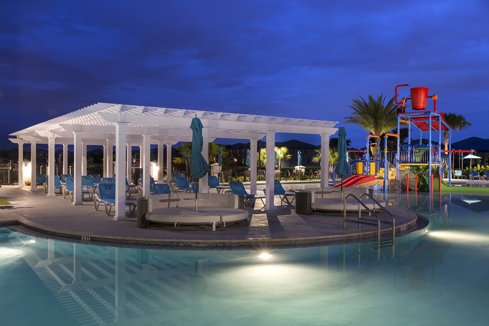 Beautiful and large pool for a day of fun