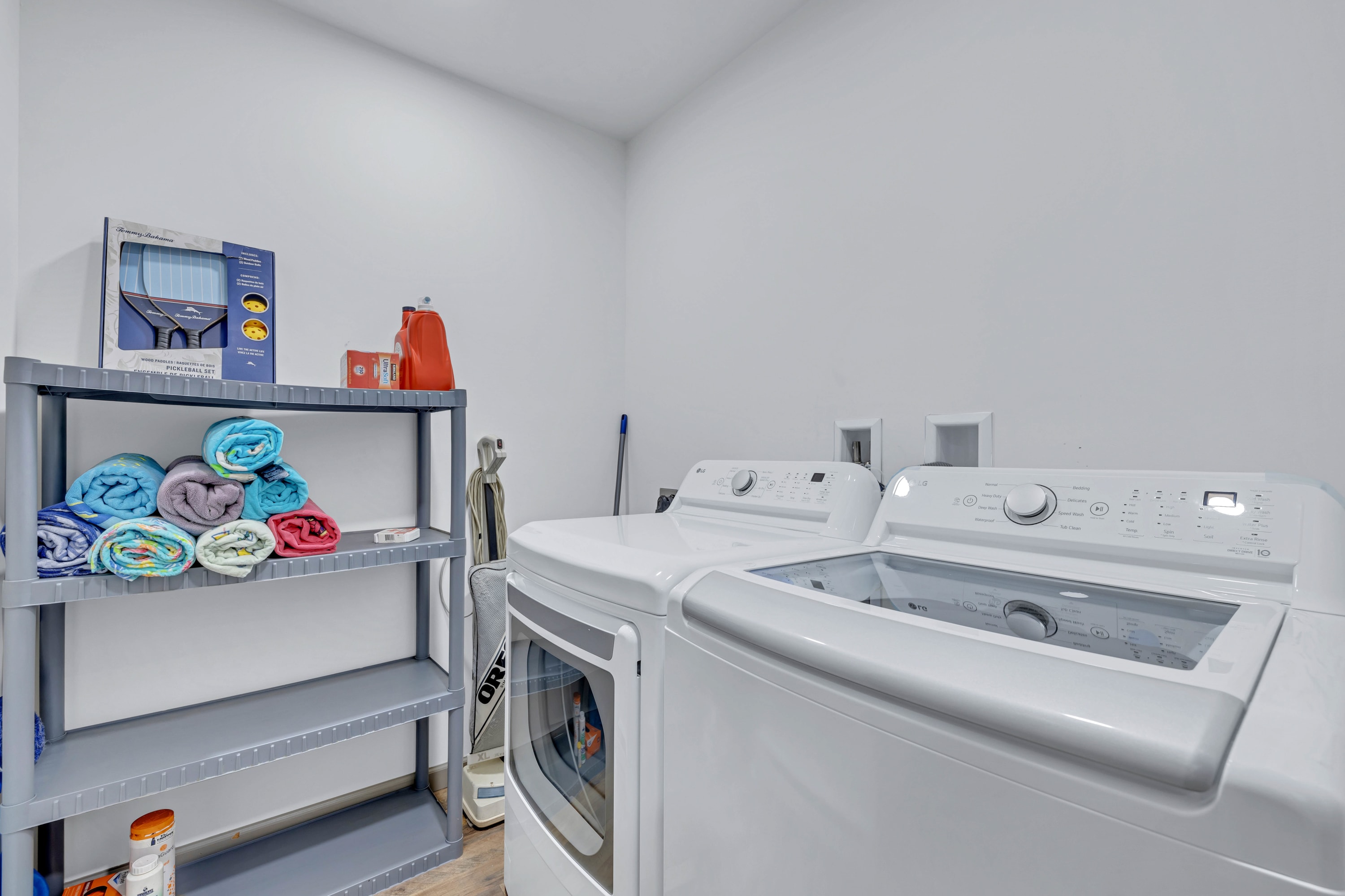 Keep things fresh with this convenient laundry room, equipped with a washer, dryer, and towels for the hot tub.