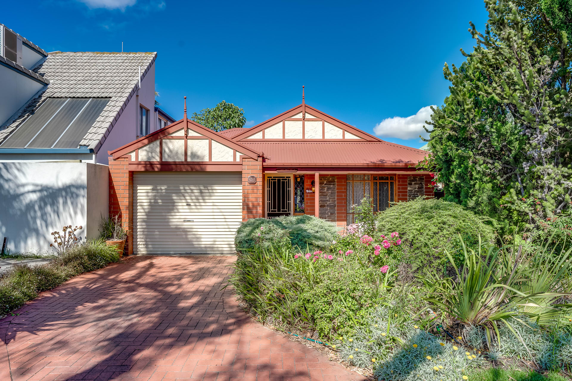 19A Bartel Blvd - Charming Lakefront Villa