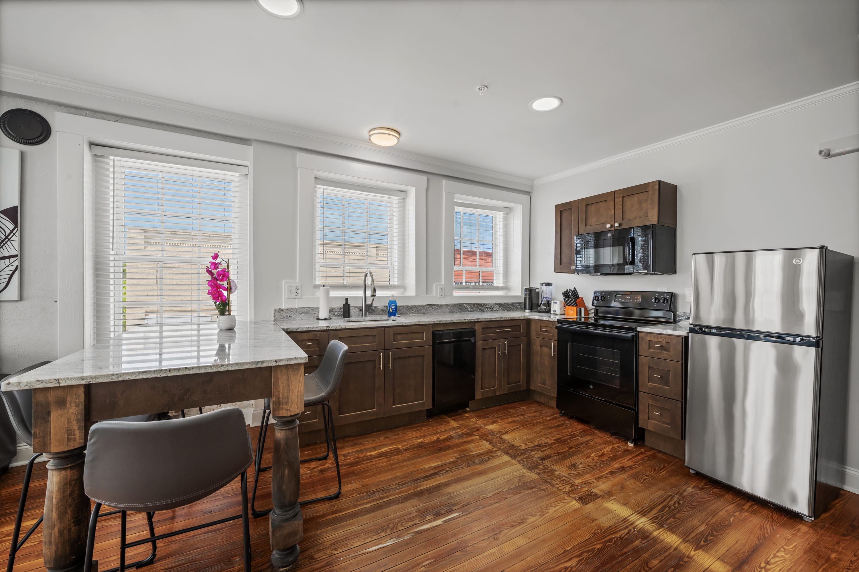 Stylish Loft Steps Away from Main Street | Photo 4