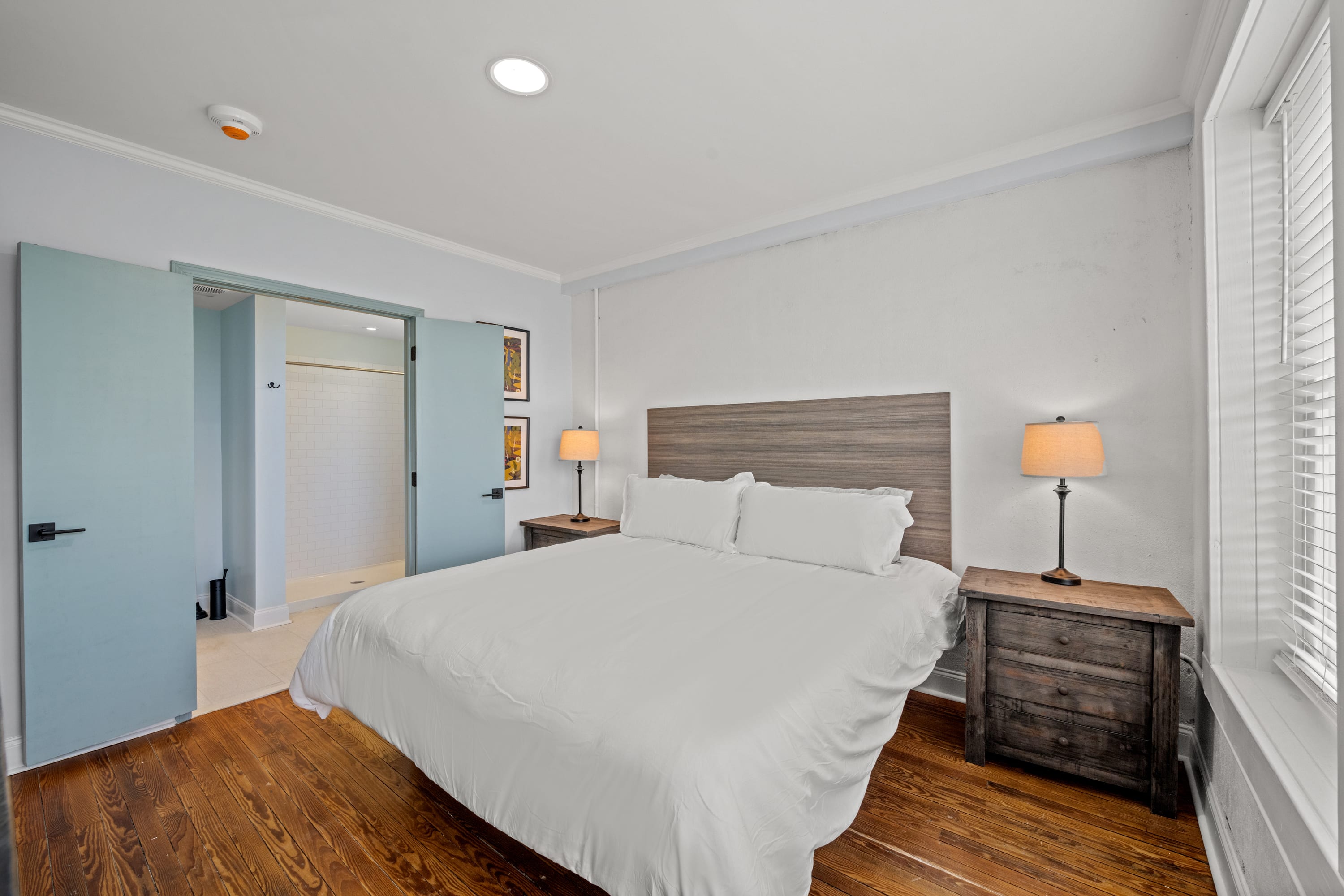 Stylish Loft Steps Away from Main Street | Photo 9