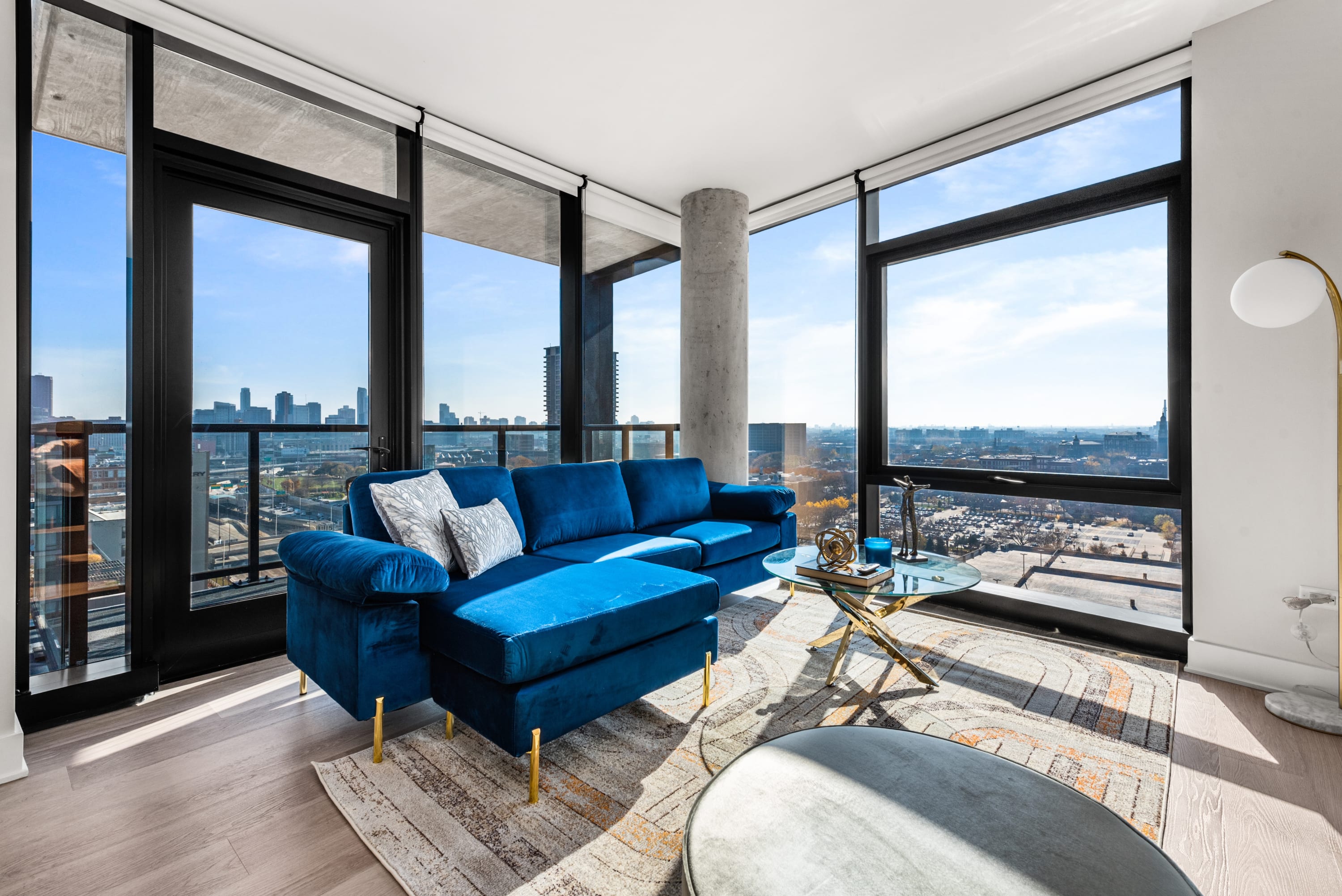 West Loop Balconied 2br For Upscale Tours - Chicago, IL