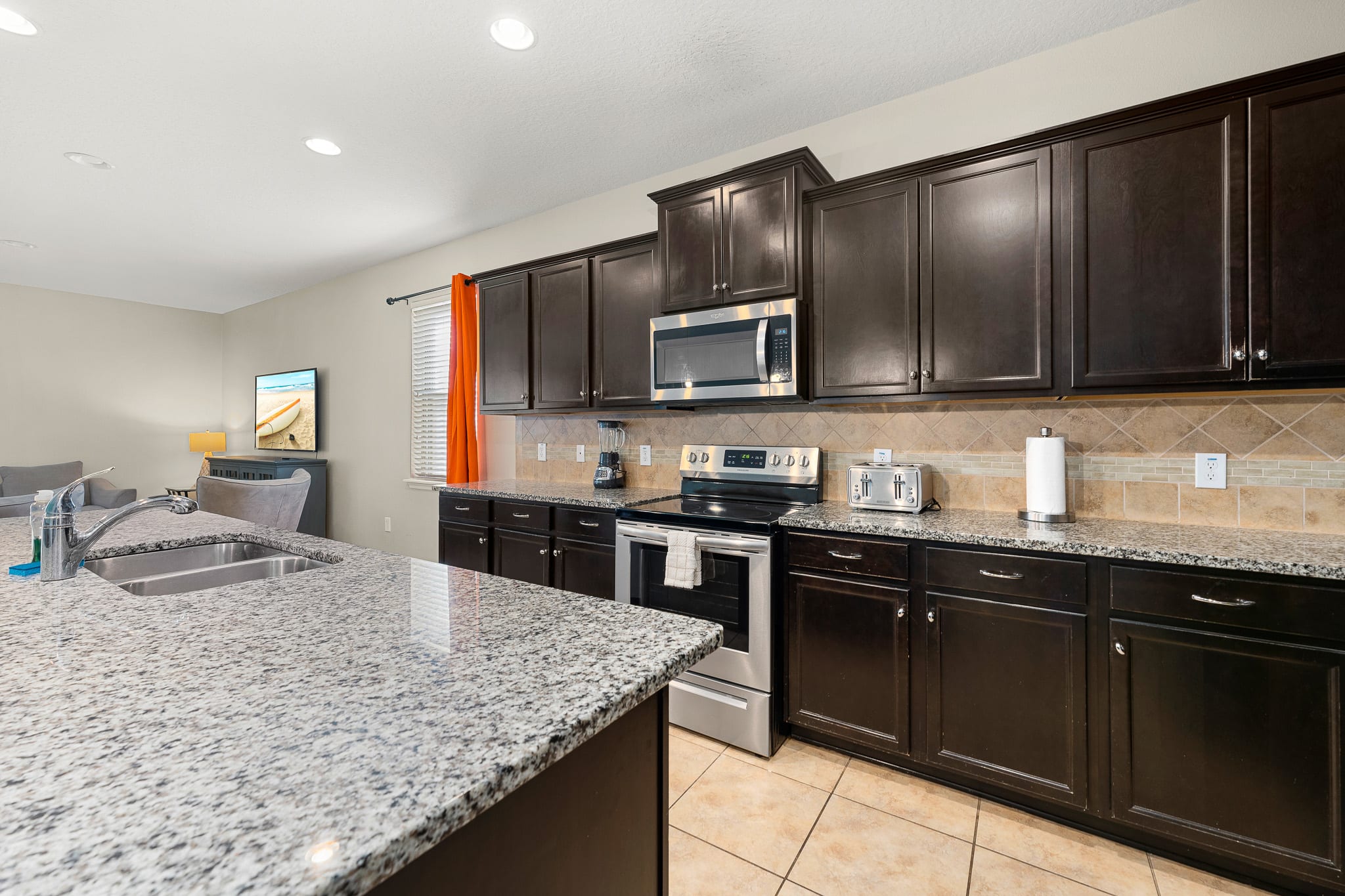 Family villa w/private pool & game room