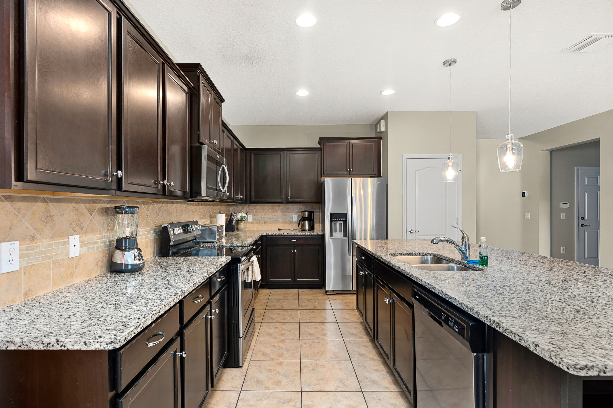 Family villa w/private pool & game room