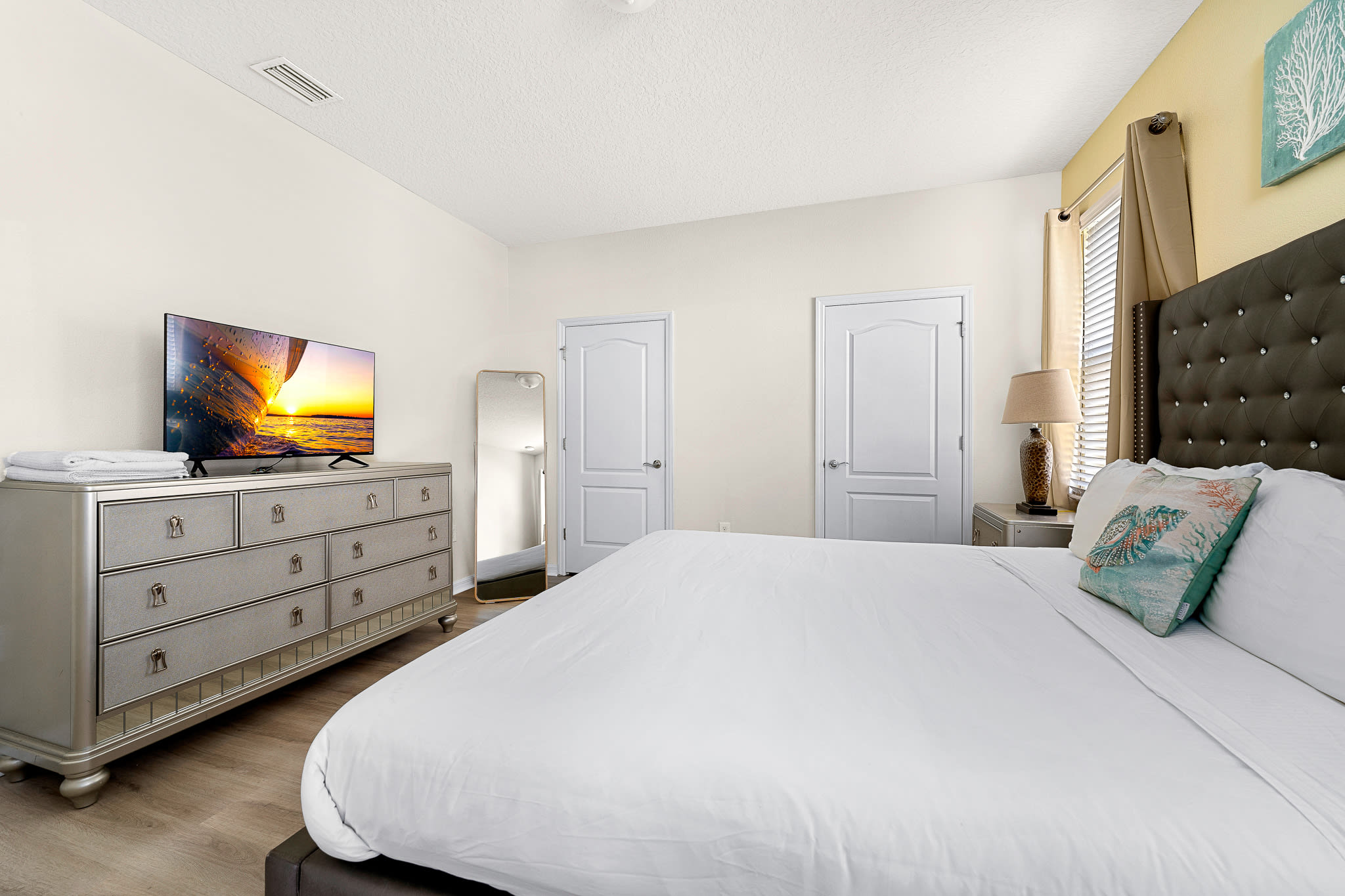 Family villa w/private pool & game room