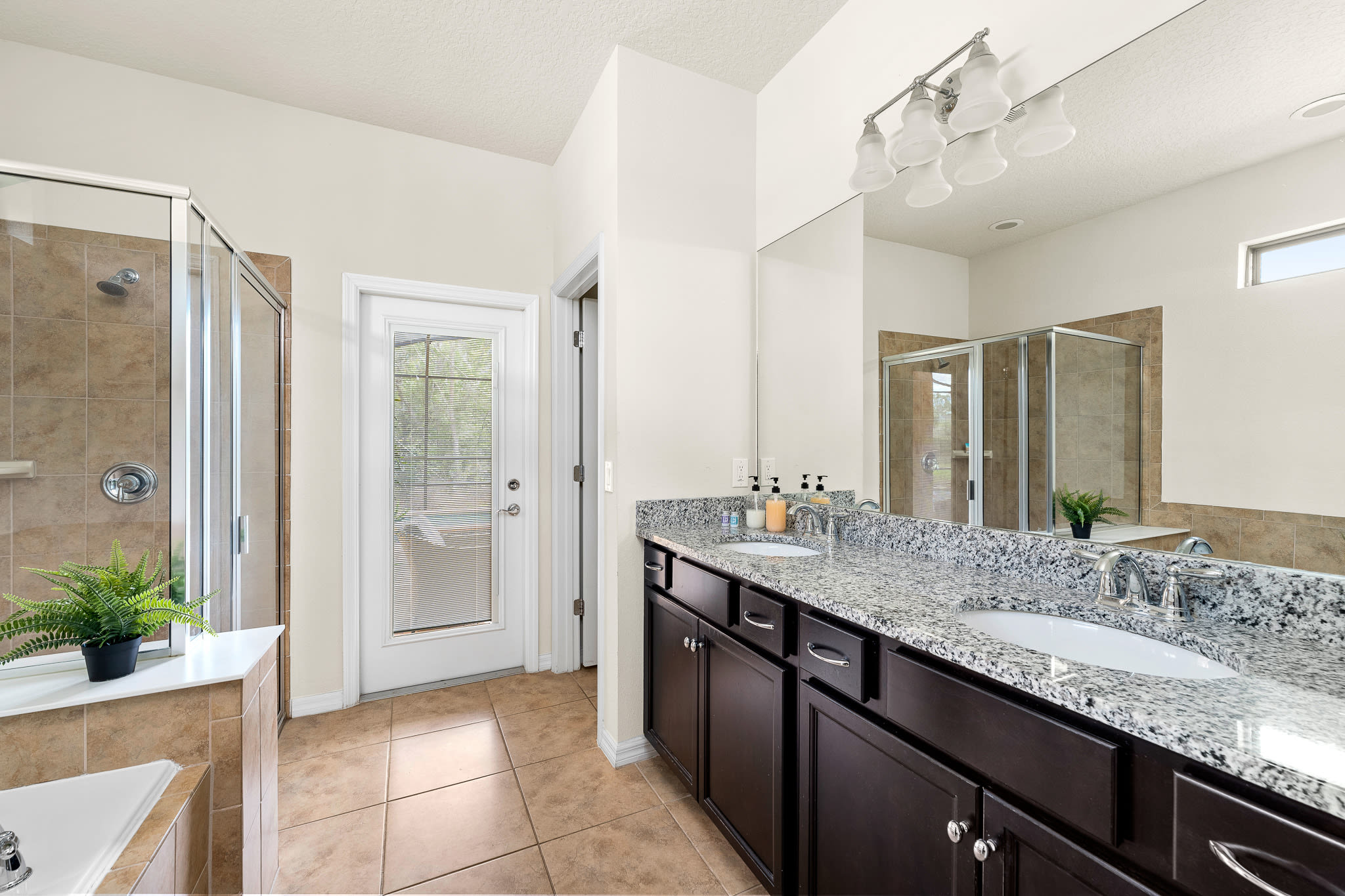 Family villa w/private pool & game room